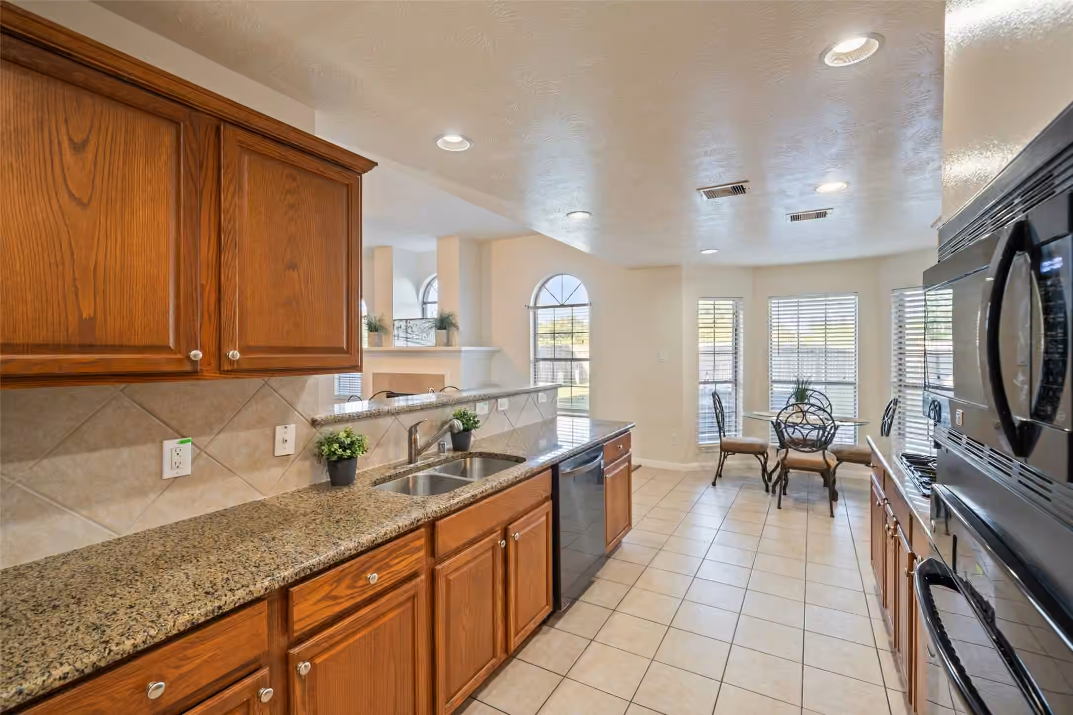 Photo 7 of 3223 Longhorn Circle, Manvel, TX