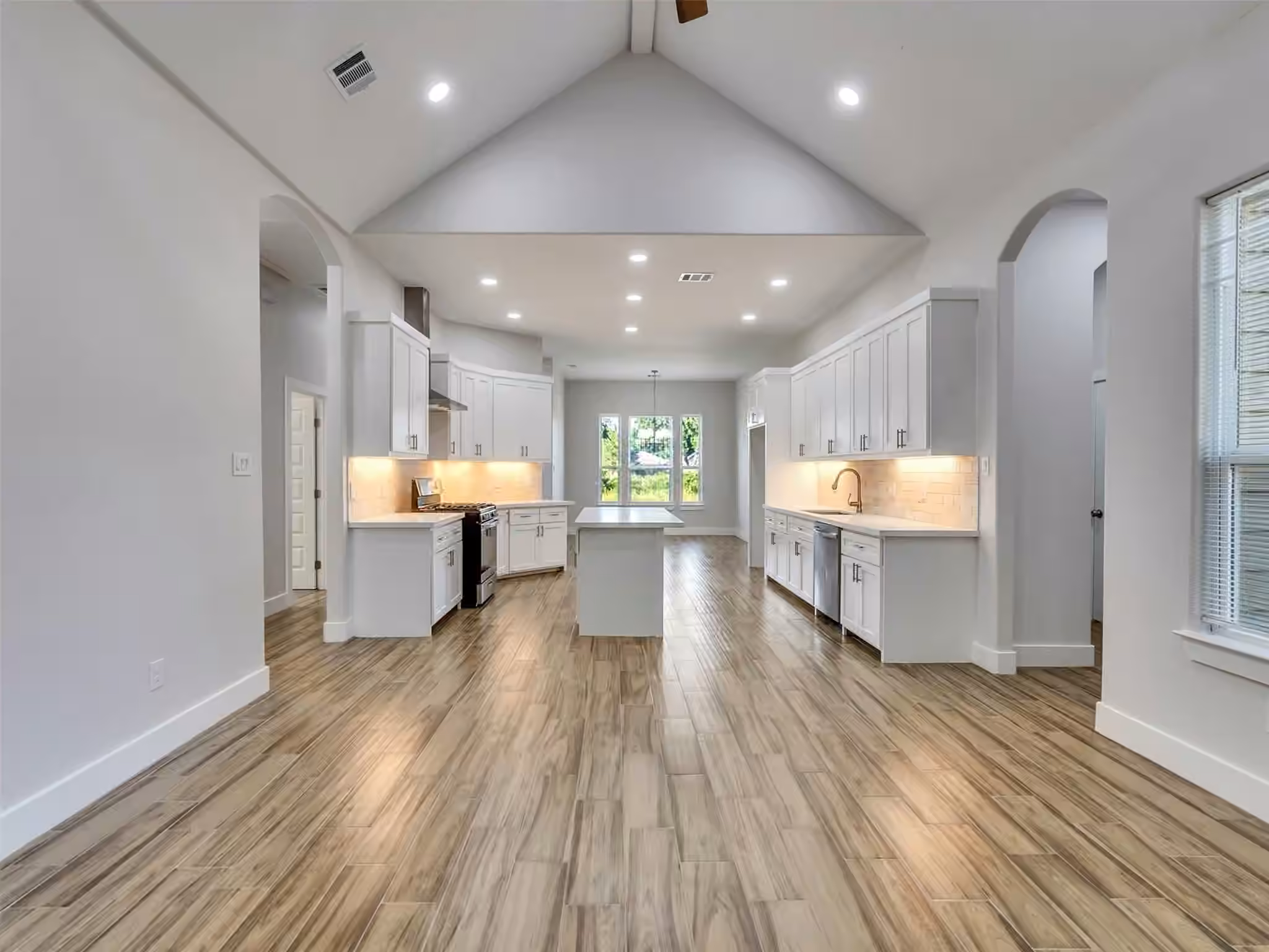 Photo 4 of 4106 Hill Avenue, Dickinson, TX