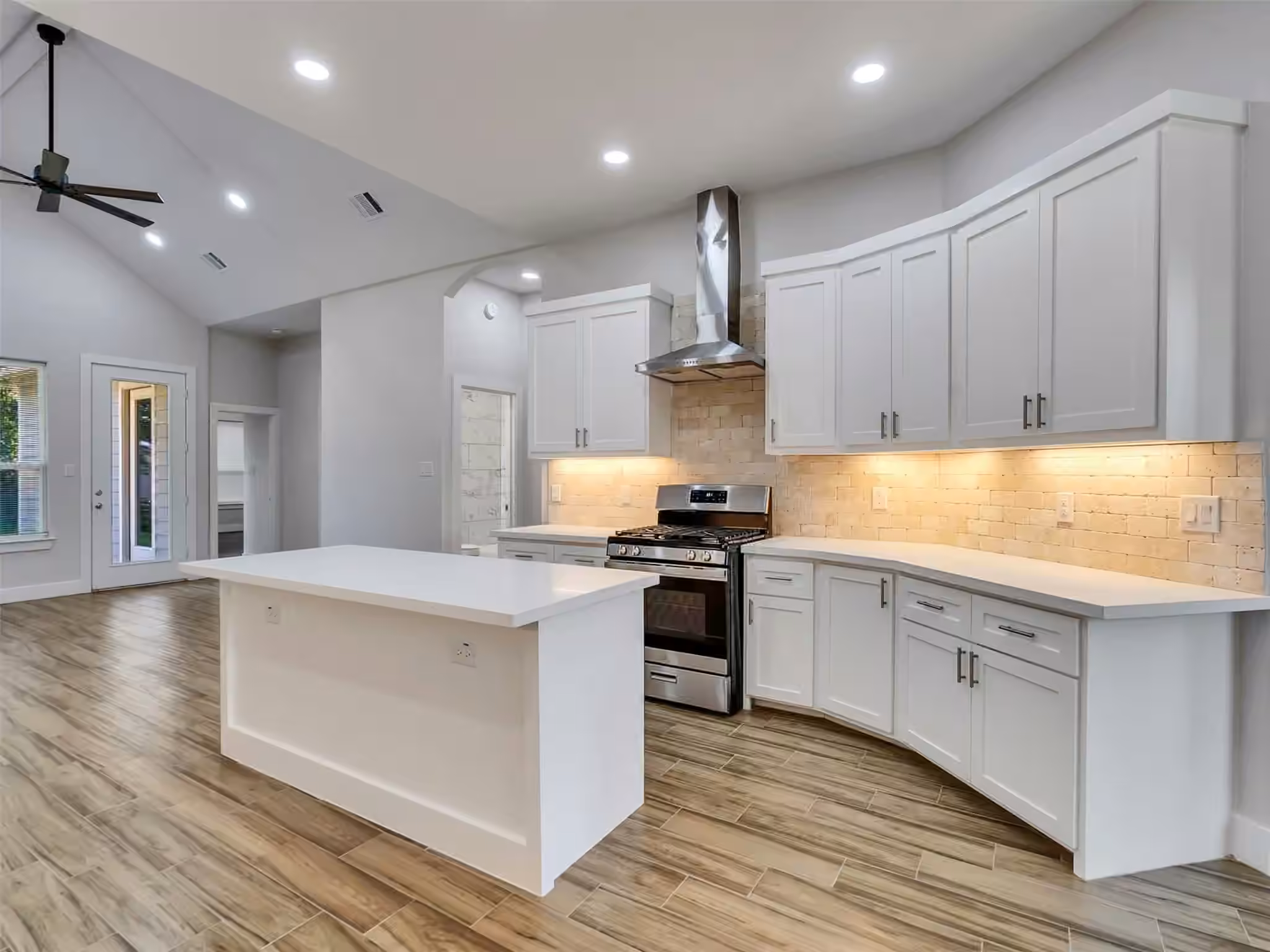 Photo 5 of 4106 Hill Avenue, Dickinson, TX