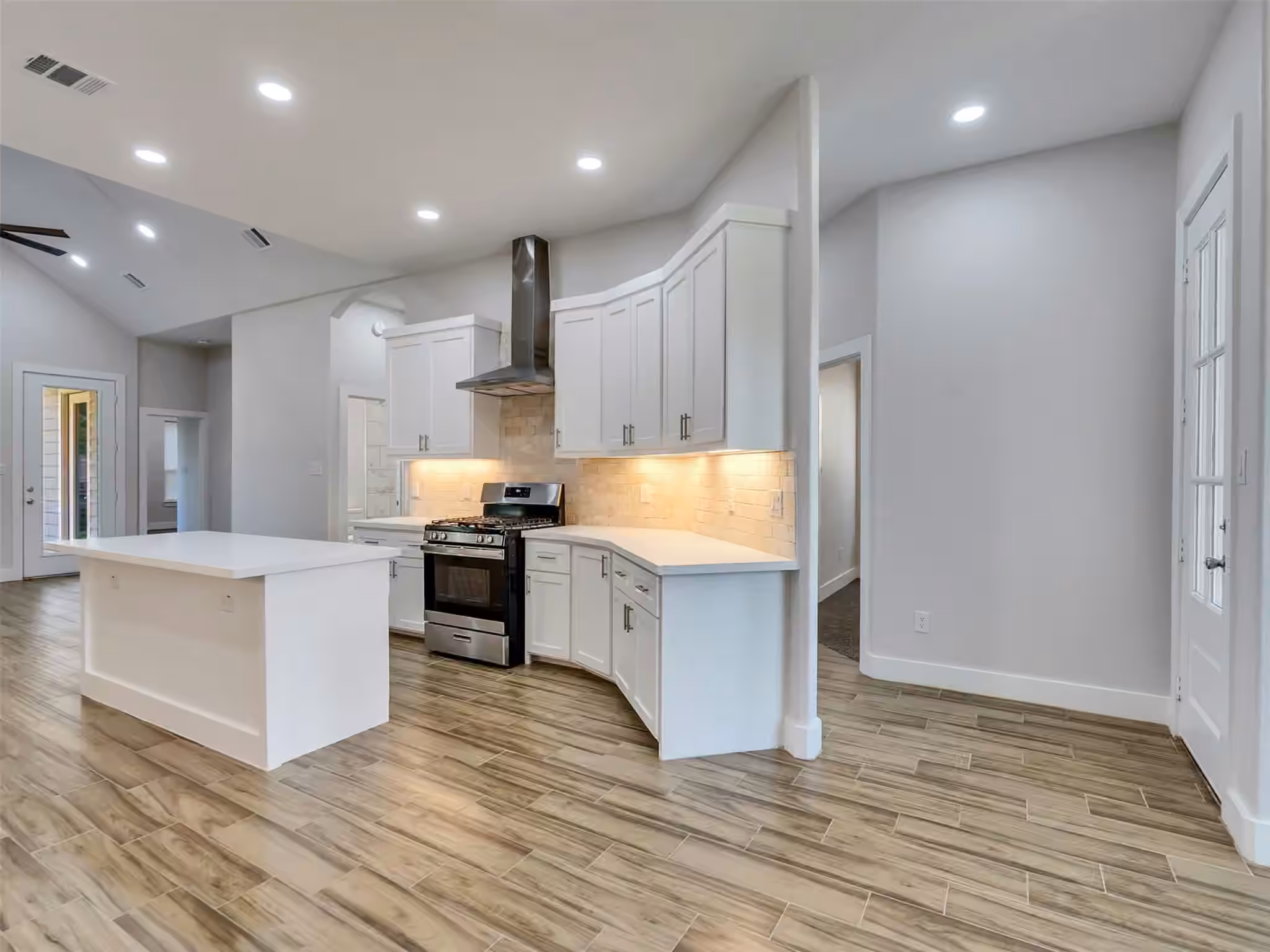 Photo 7 of 4106 Hill Avenue, Dickinson, TX
