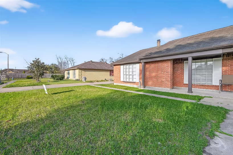 Photo 3 of 9111 Benthos Drive, Houston, TX