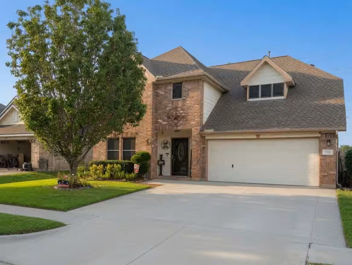 Photo 2 of 2301 Zavalla Drive, Deer Park, TX