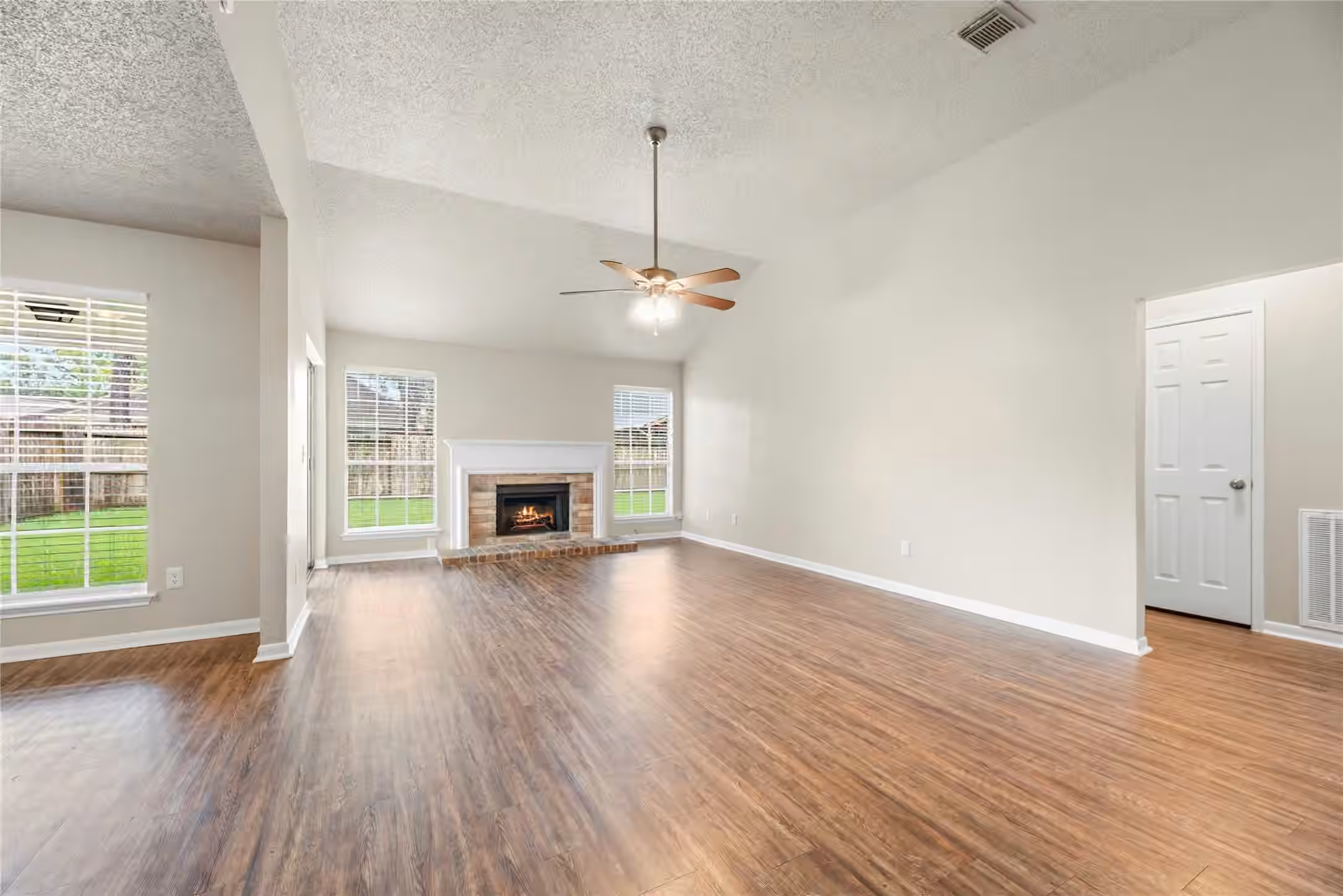 Photo 7 of 7918 Shangrila Lane, Houston, TX