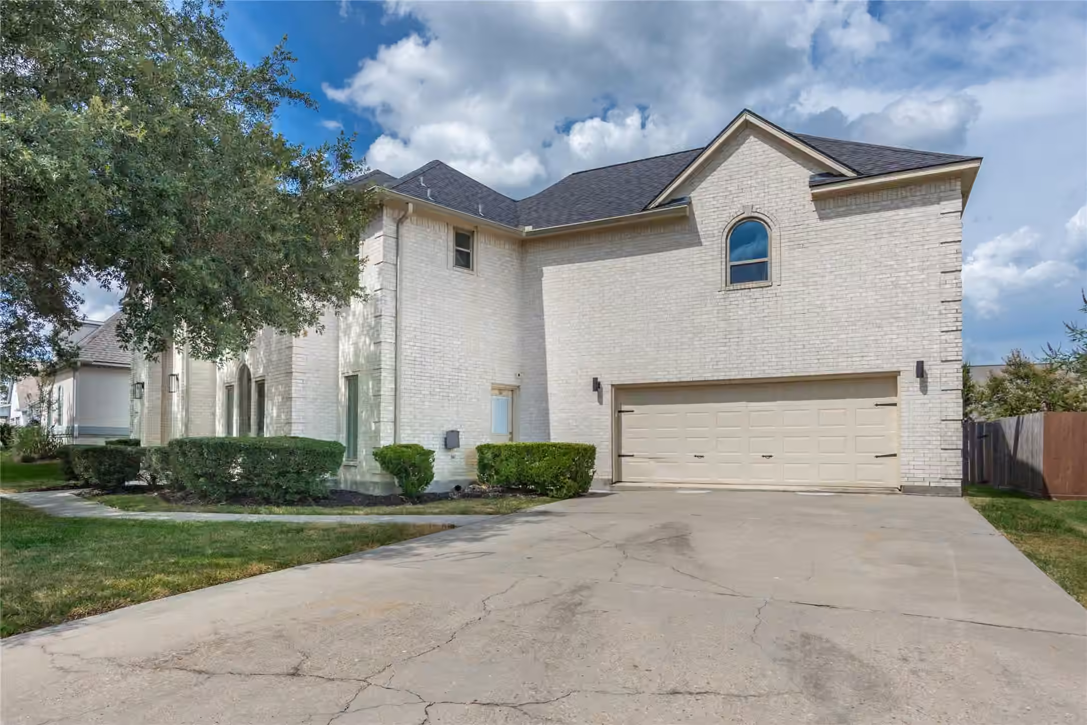 Photo 3 of 686 Edgewood Drive, Montgomery, TX