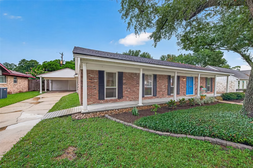 Photo 3 of 5810 Creekbend Drive, Houston, TX