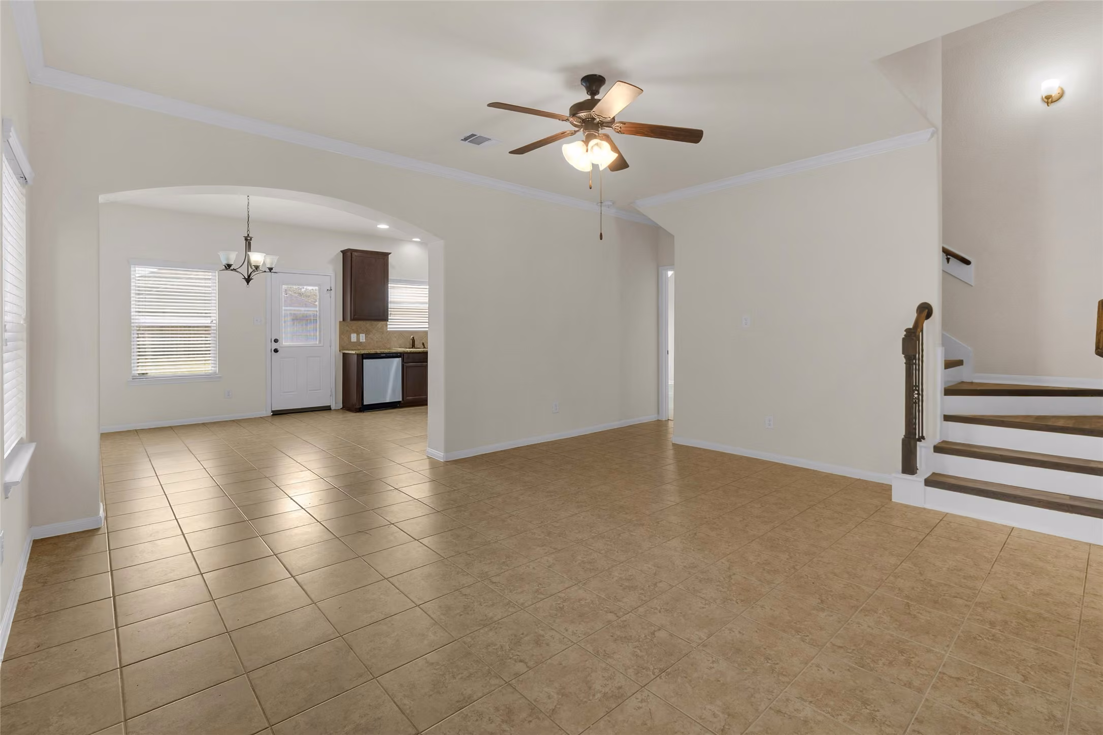 Photo 4 of 11334 Creekway Bend Drive, Humble, TX