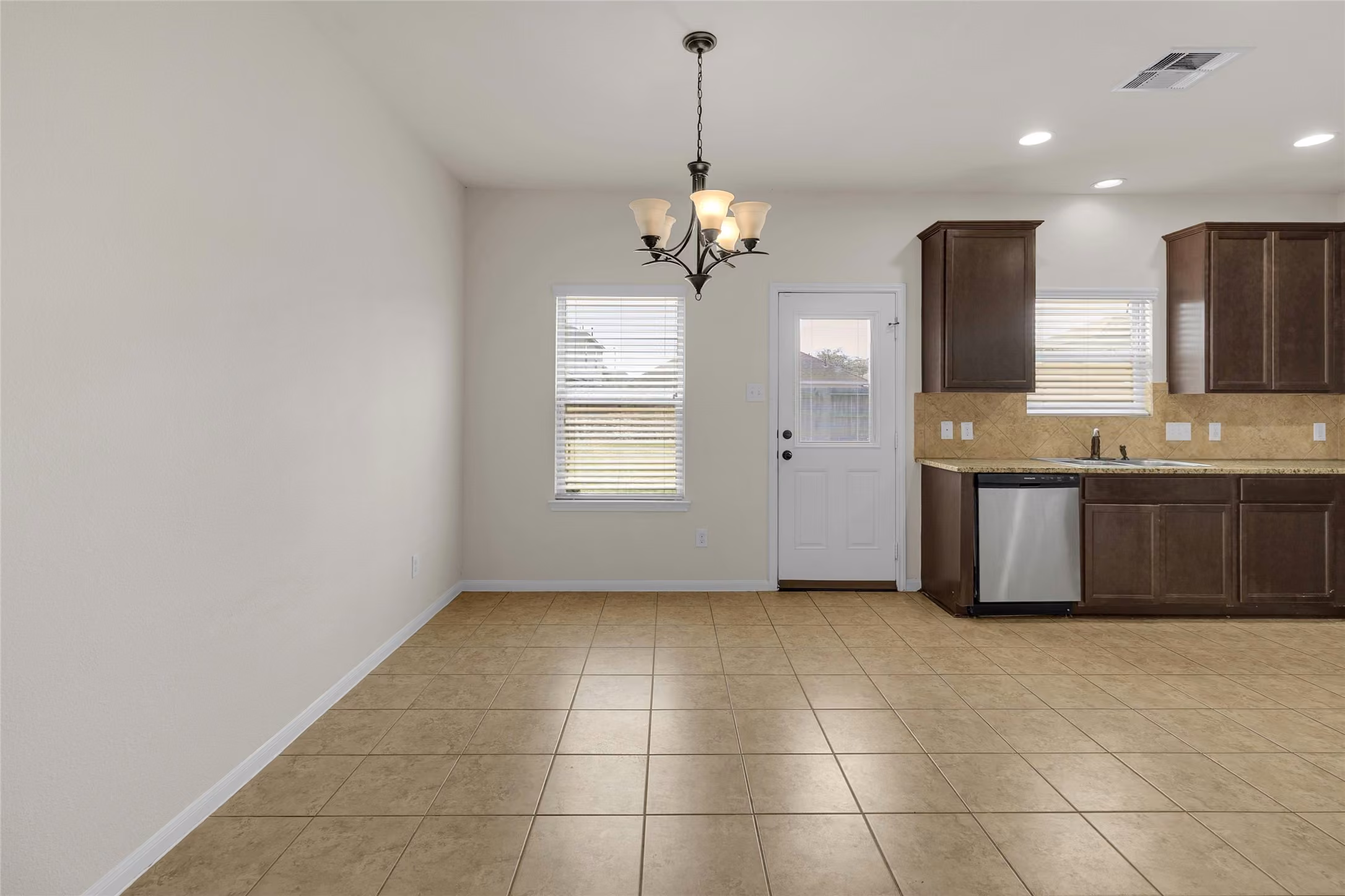 Photo 7 of 11334 Creekway Bend Drive, Humble, TX