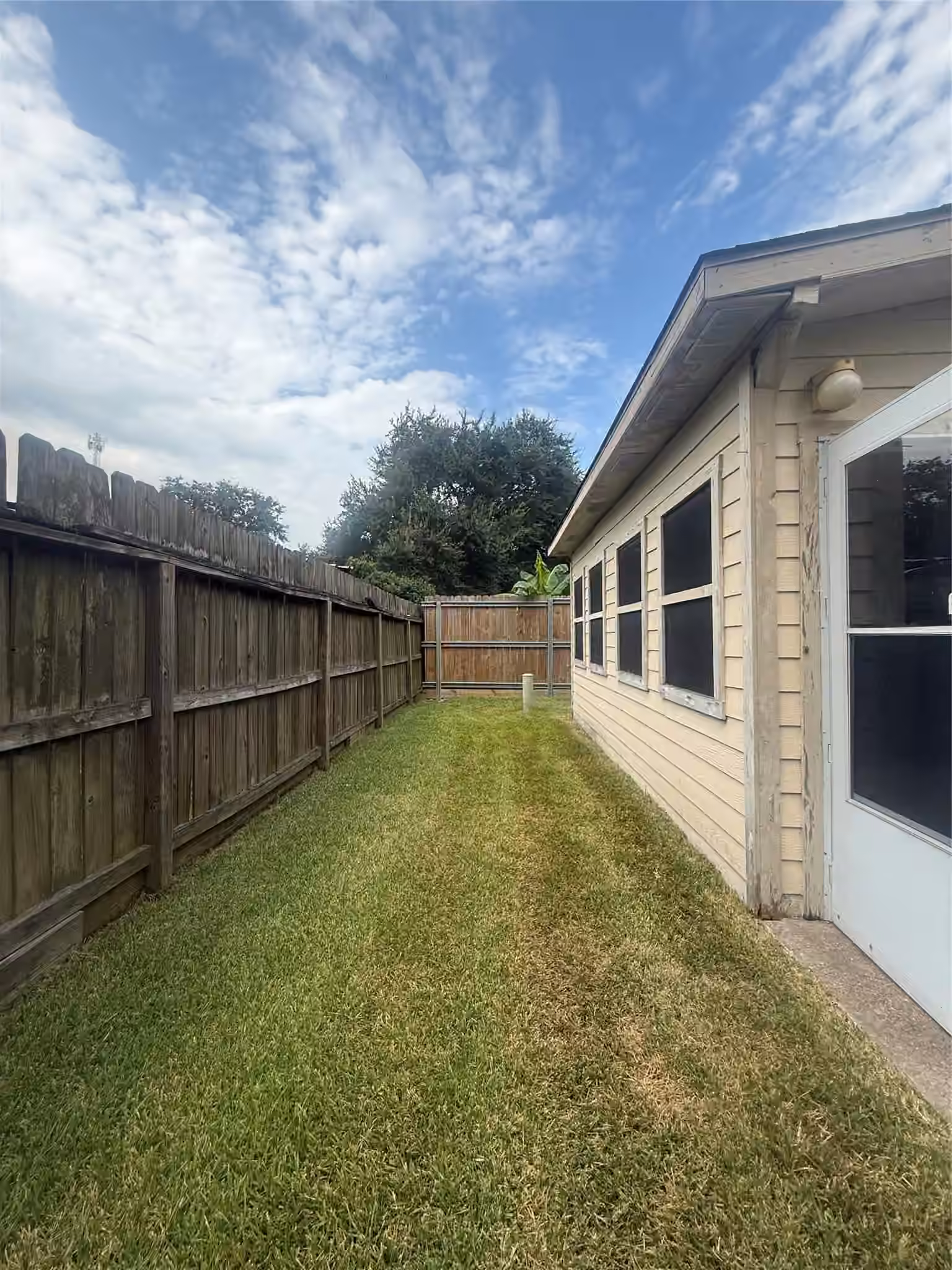 Photo 4 of 8222 Ridge Forest Drive, Houston, TX
