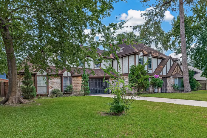 Photo 2 of 6803 Wimbledon Estates Drive, Spring, TX
