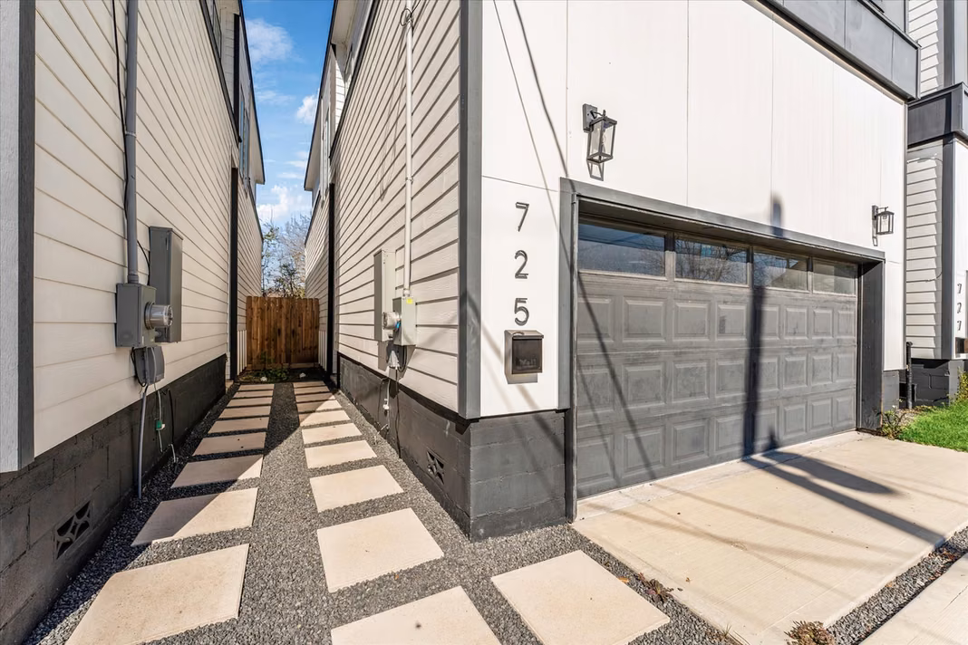 Photo 5 of 723 E 37th Street, Houston, TX