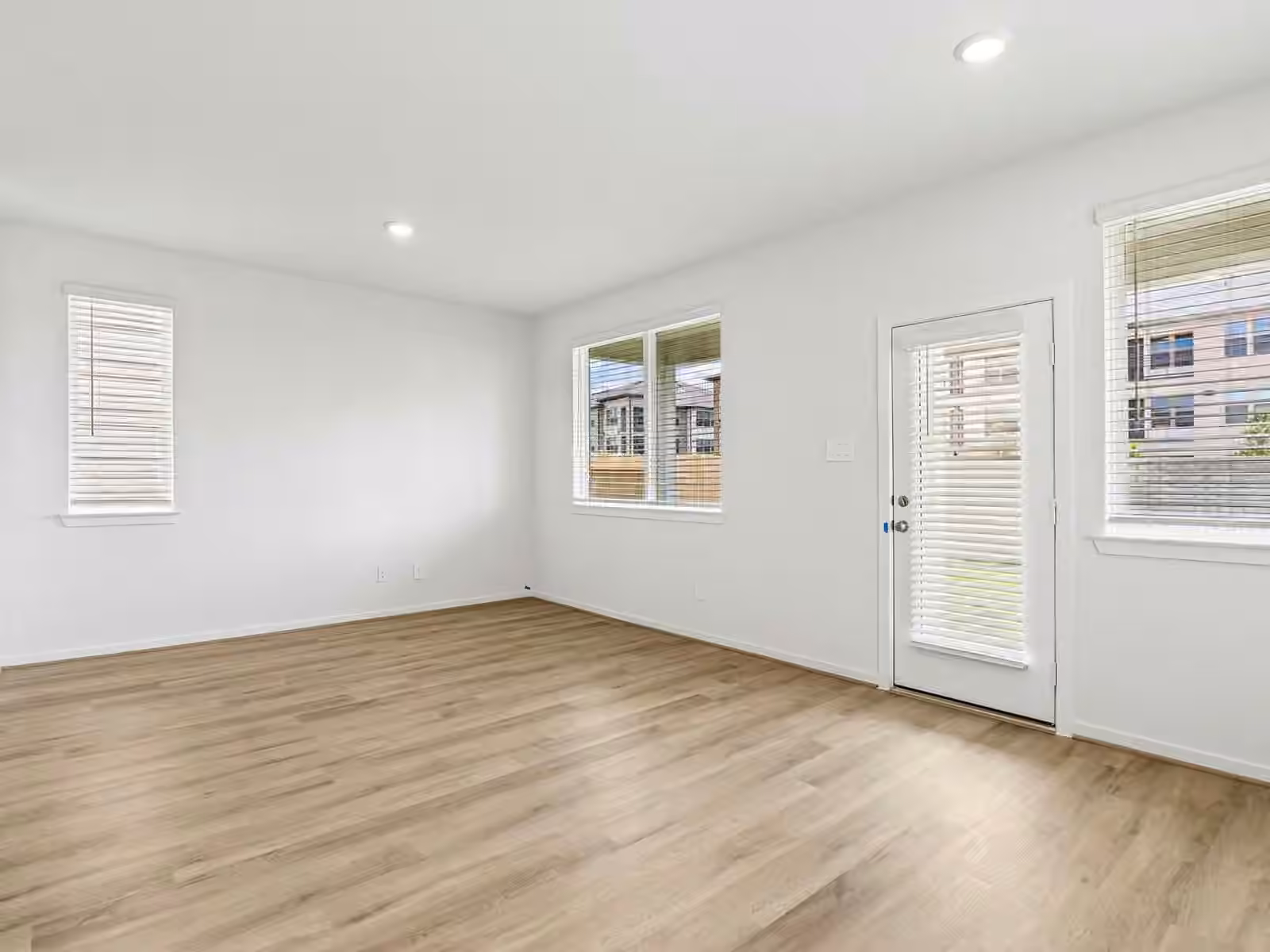 Photo 3 of 6330 Sapphire Ocean Drive, Houston, TX