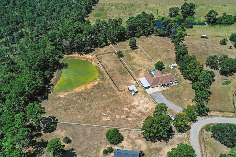 Photo 2 of 46509 Mcgill Road, Plantersville, TX