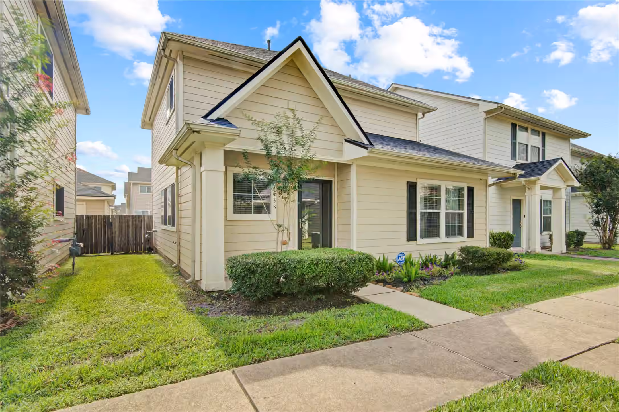 Photo 2 of 1633 Nichole Woods Drive, Houston, TX