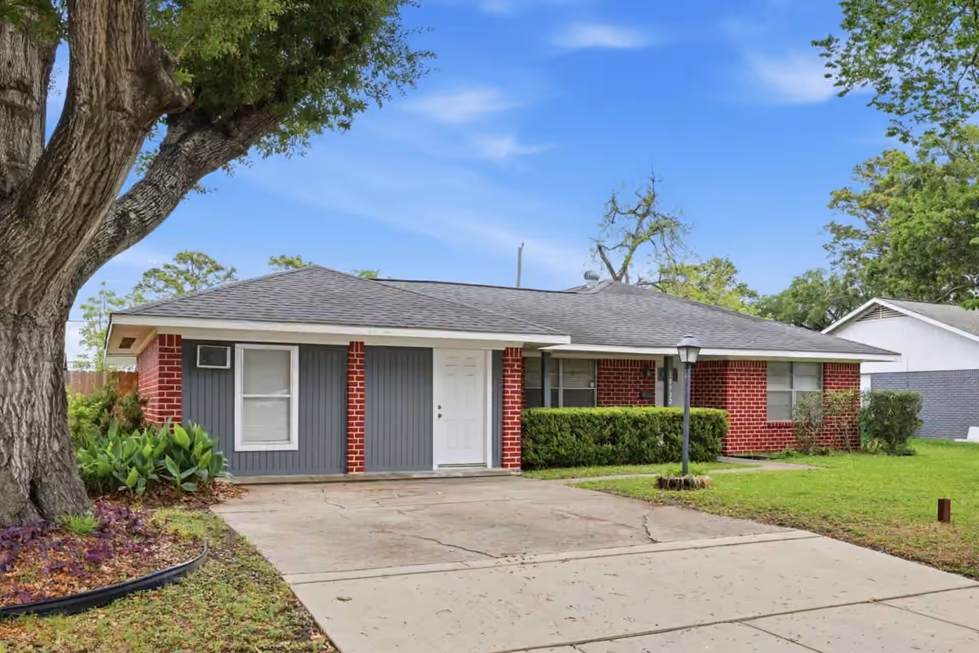 Photo 2 of 10922 Ivyridge Road, Houston, TX