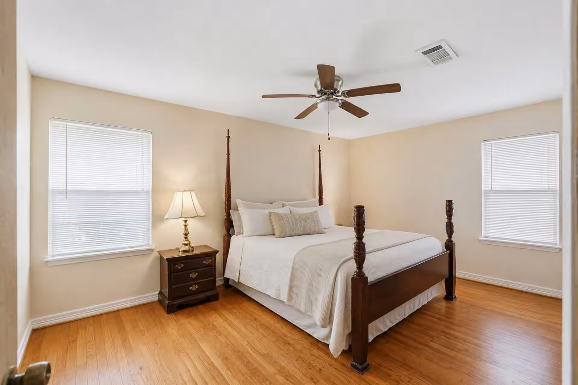 Photo 7 of 10922 Ivyridge Road, Houston, TX
