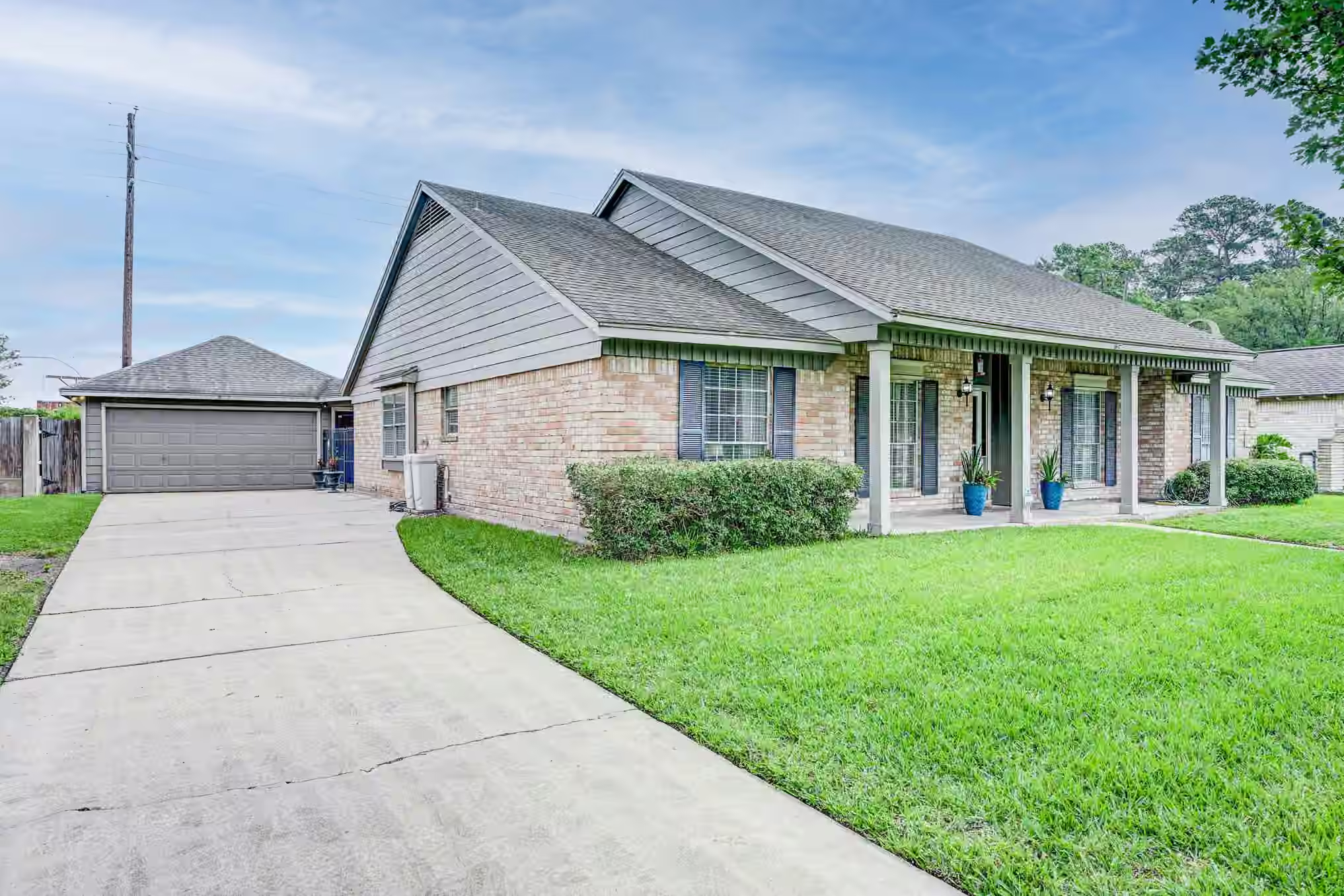 Photo 3 of 12906 Advance Drive, Houston, TX