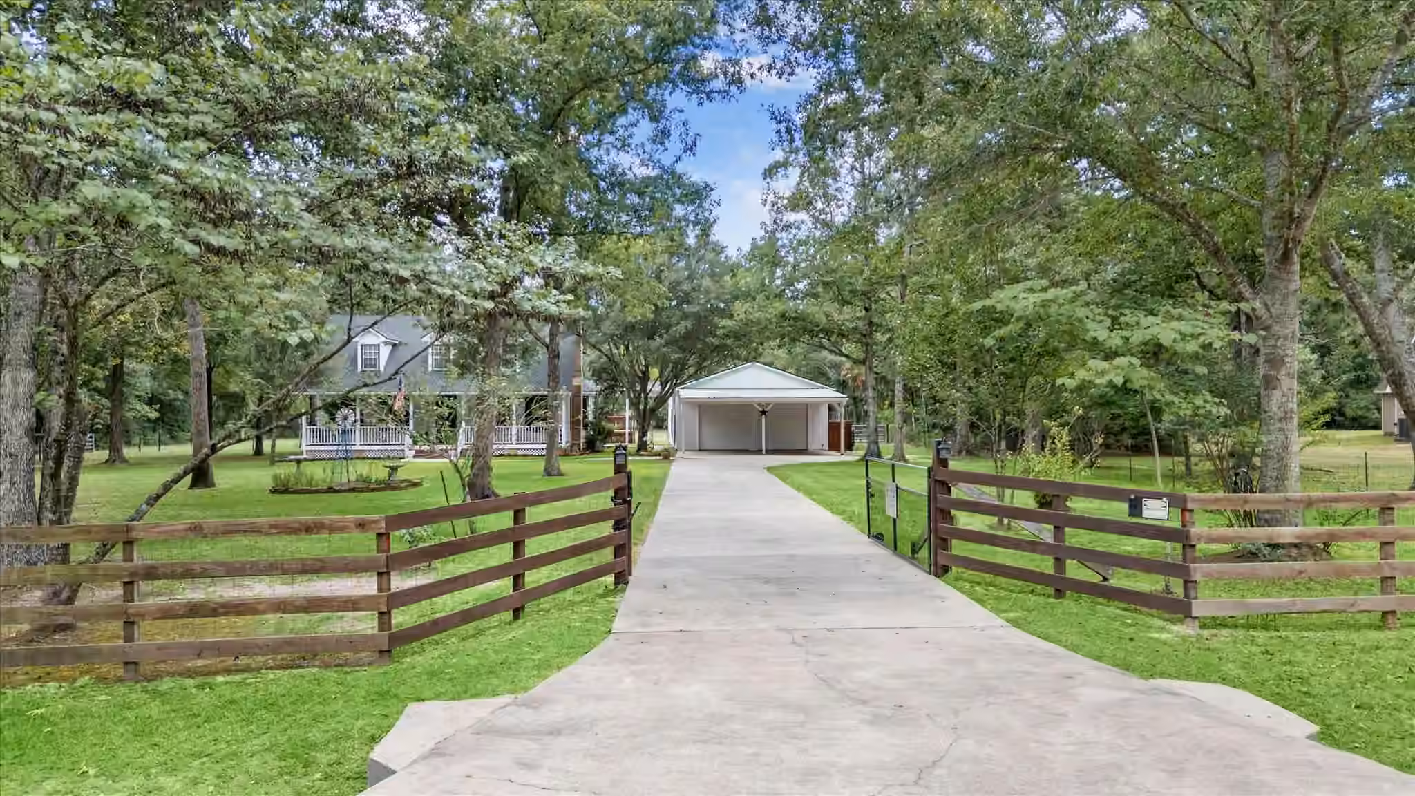 Photo 3 of 10192 Iron Ore Road, Conroe, TX