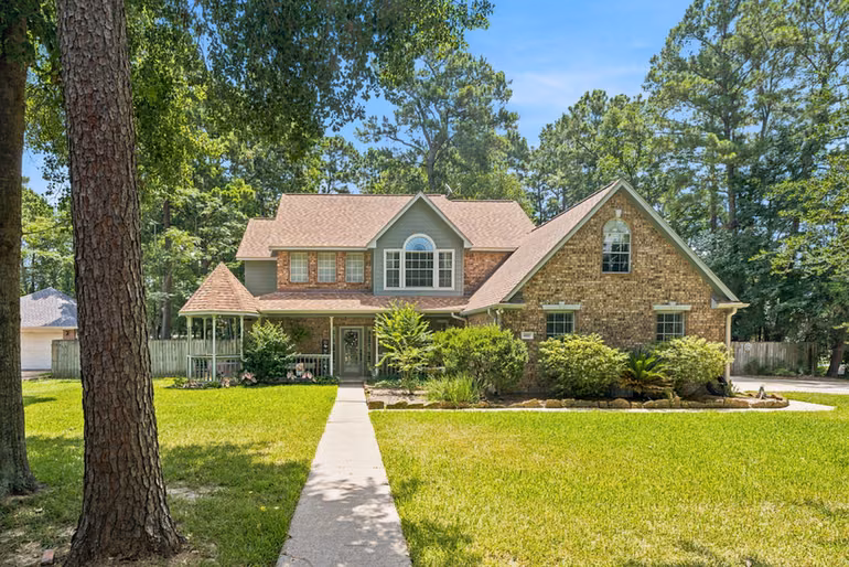 Photo of 402 Fairbanks Drive, Magnolia, TX 77354