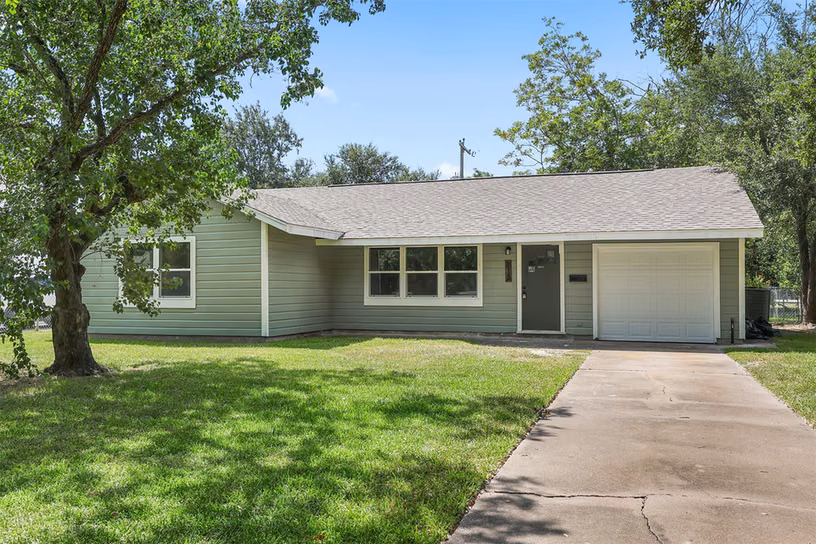 Photo of 715 20th Avenue N, Texas City, TX 77590