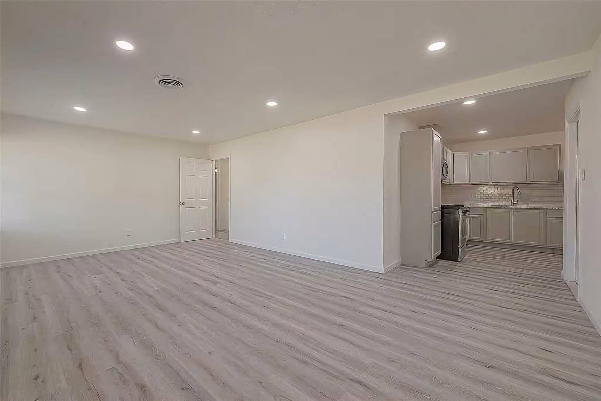 Photo 5 of 715 W 9th Street, Freeport, TX