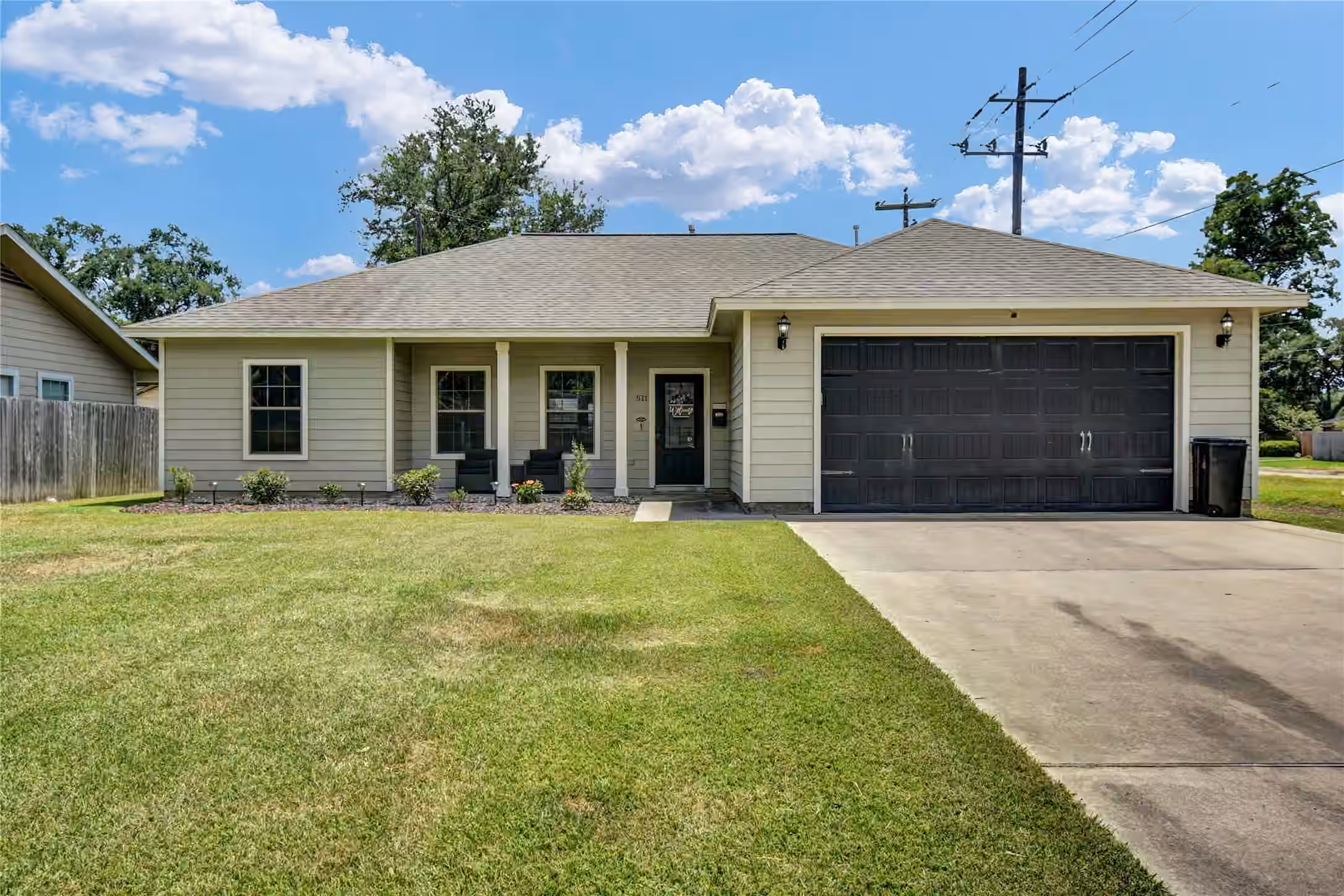 Photo of 511 Sycamore Street, Lake Jackson, TX 77566