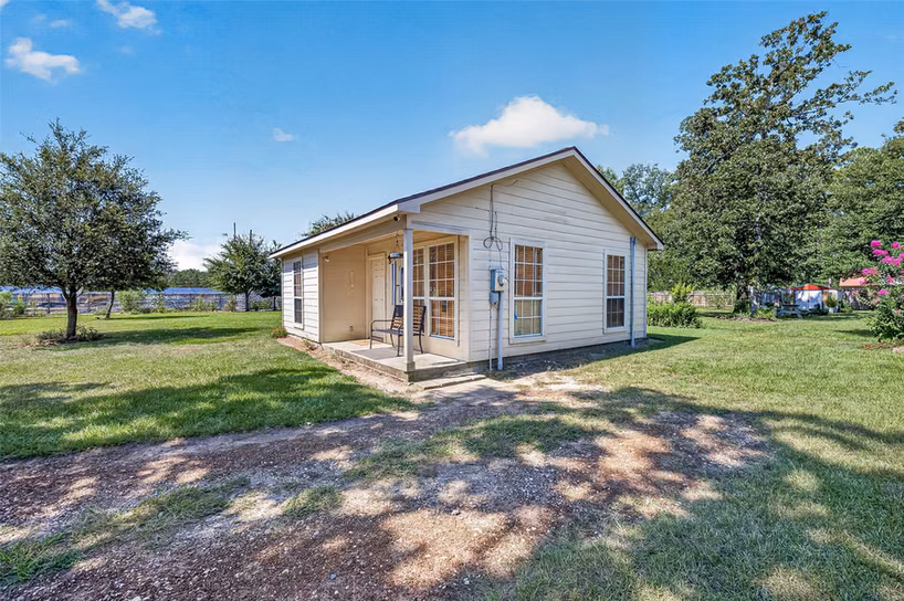 Photo 3 of 2200 Red Oak Lane, Conroe, TX