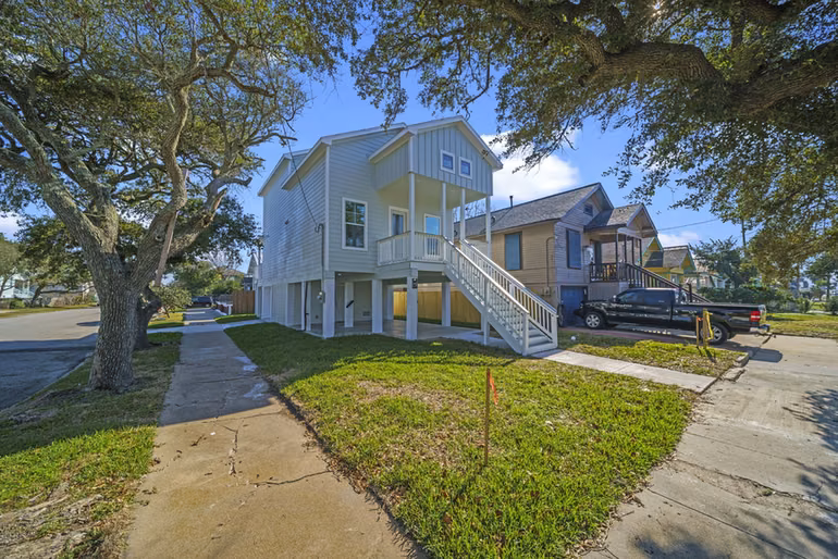 Photo 6 of 2202 31st Street, Galveston, TX
