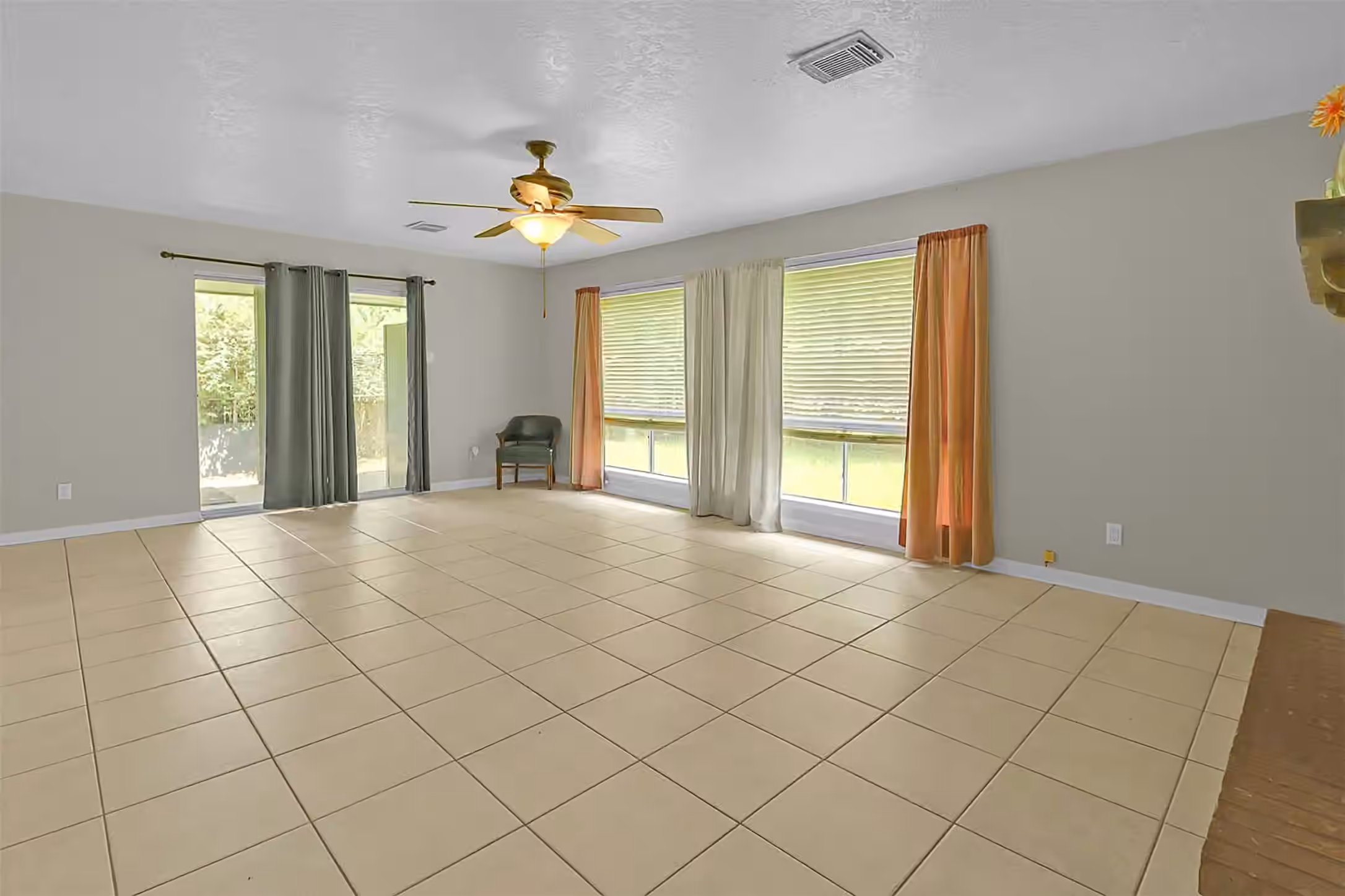 Photo 4 of 4205 Lariat Drive, Baytown, TX