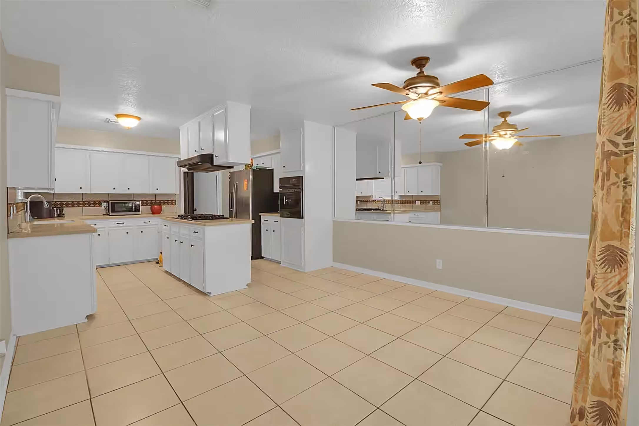 Photo 5 of 4205 Lariat Drive, Baytown, TX