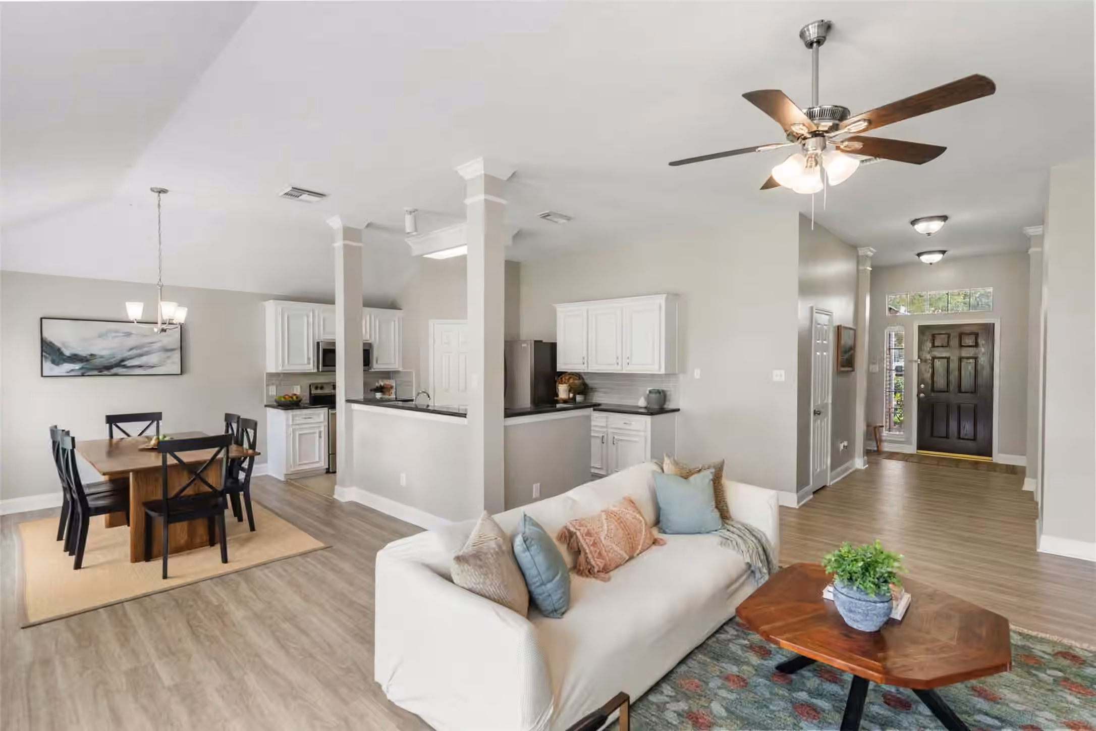 Photo 4 of 3806 Vinecrest Drive, Pearland, TX