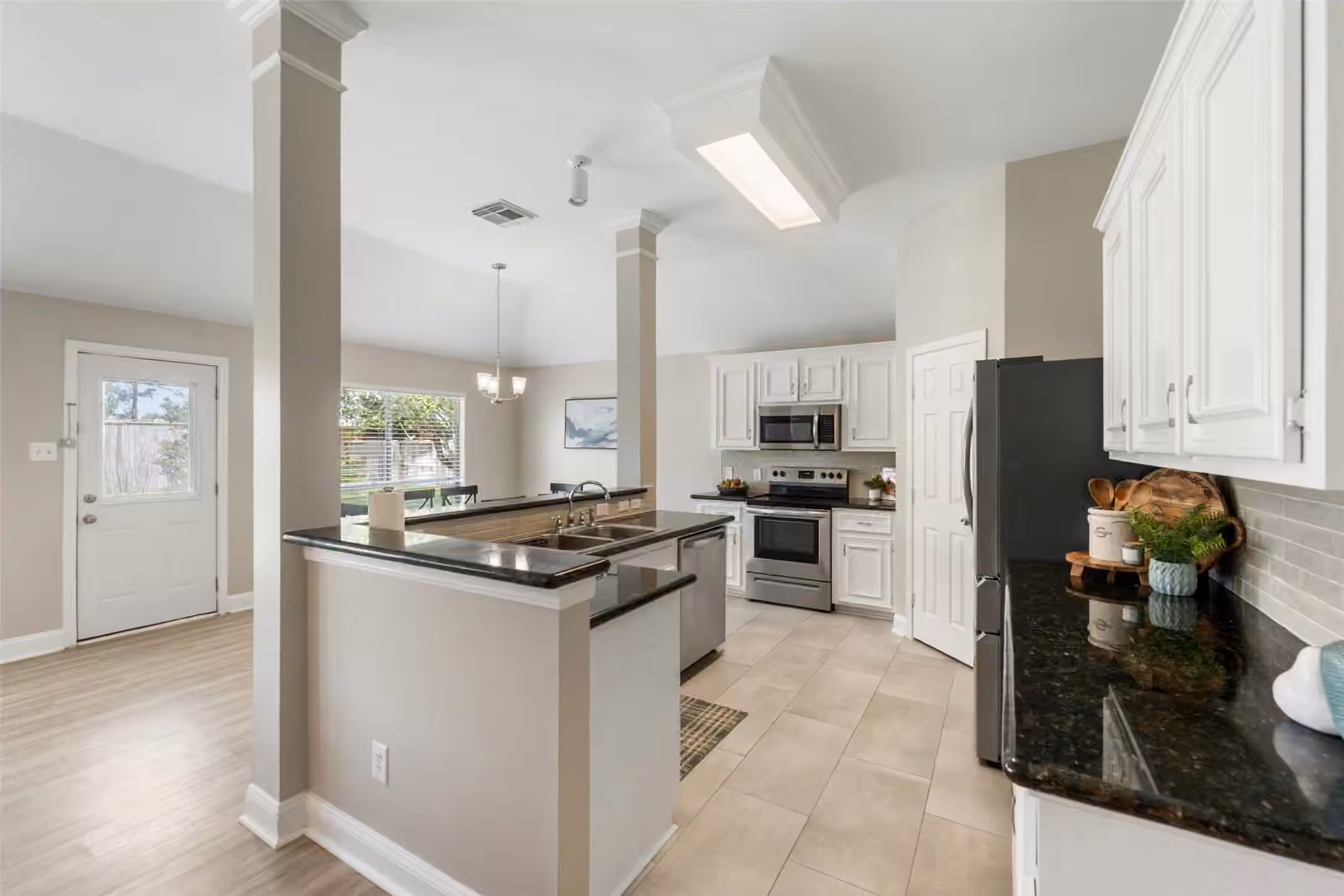 Photo 7 of 3806 Vinecrest Drive, Pearland, TX