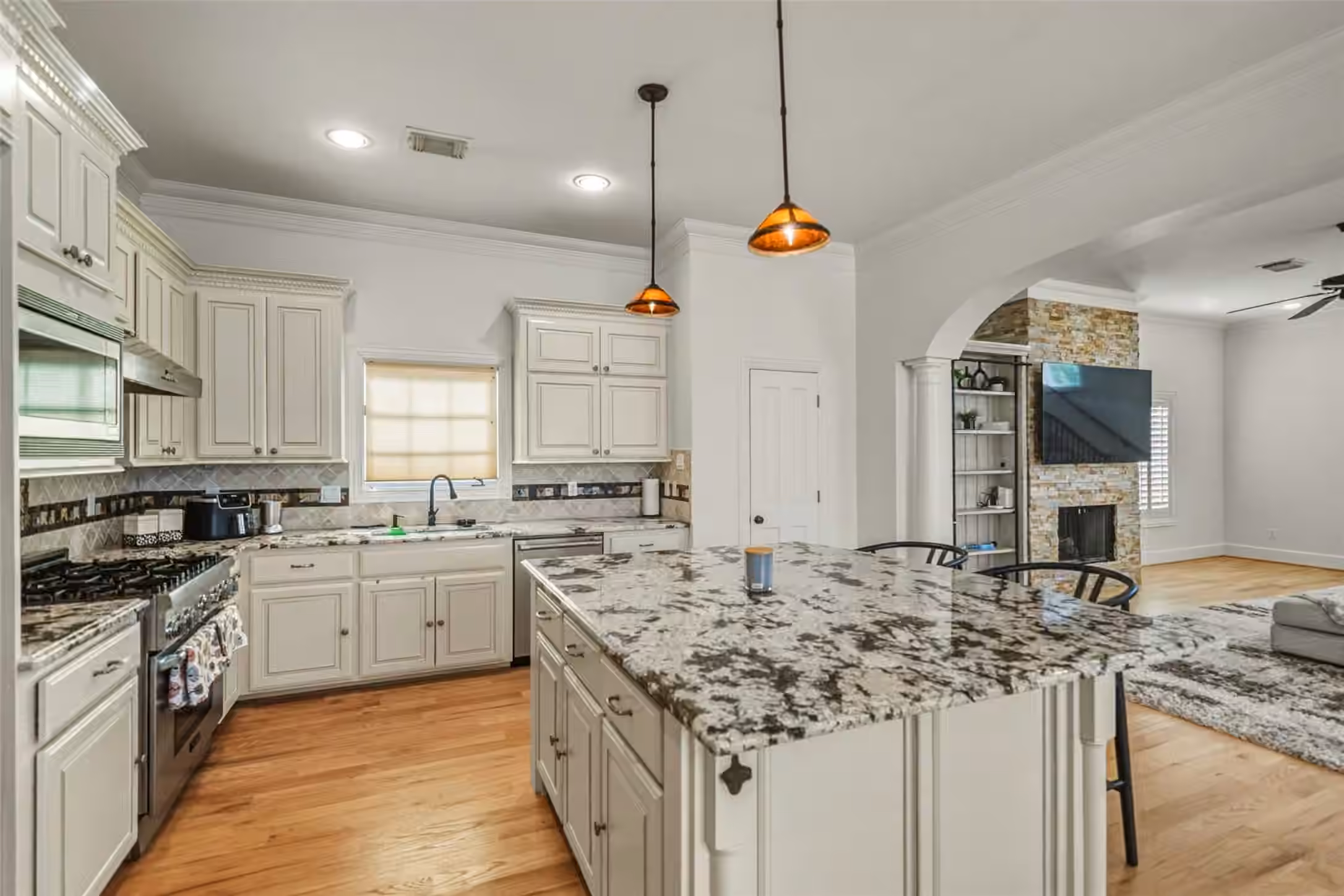 Photo 3 of 1302 Antoine Drive A, Houston, TX