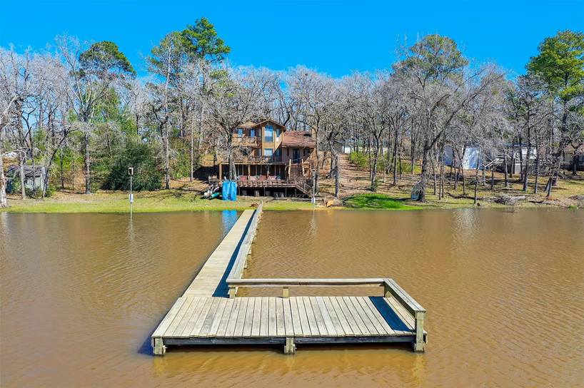 Photo 2 of 431 Shoreline Drive, Huntsville, TX