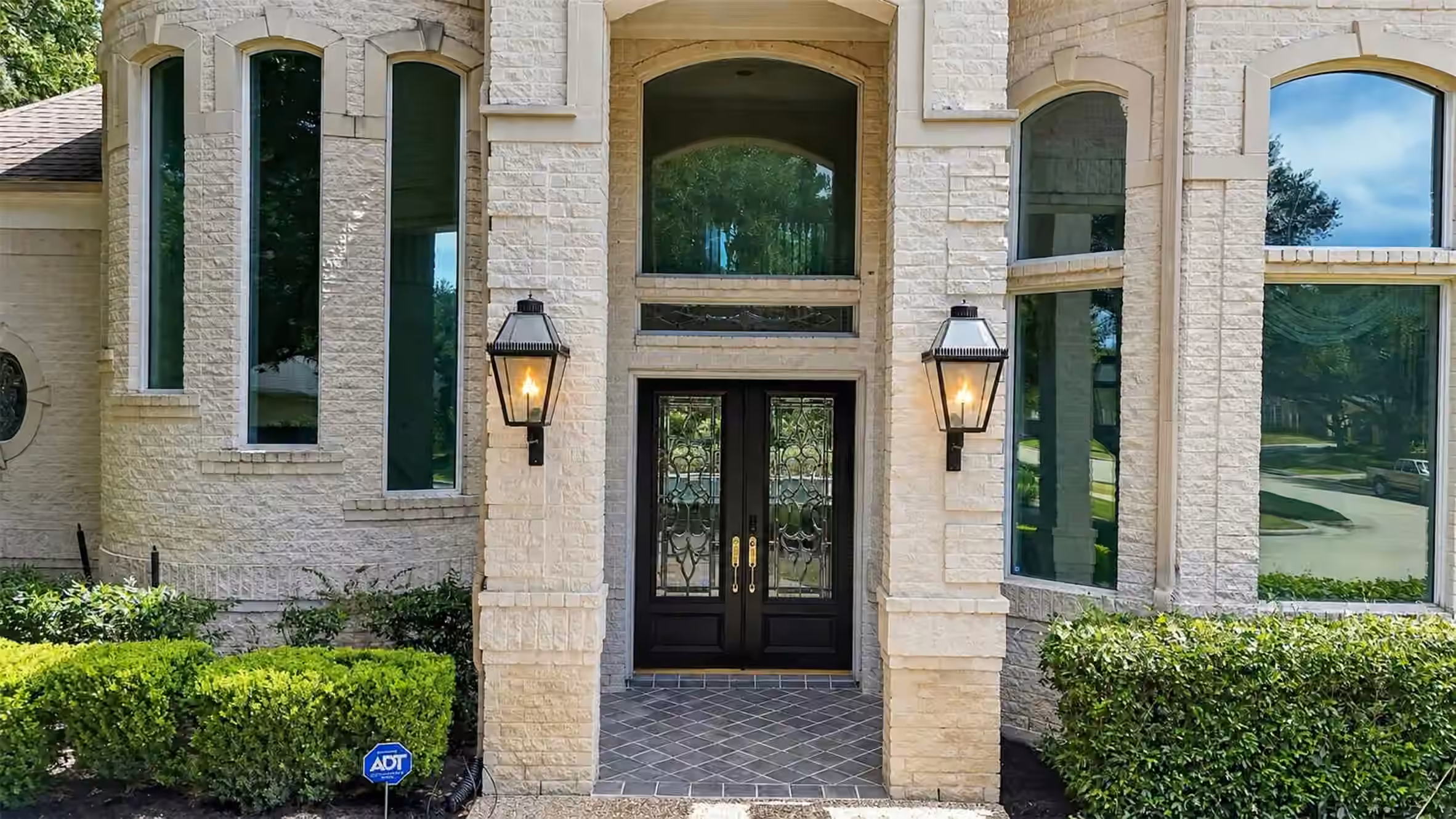 Photo 3 of 15318 Beecham Drive, Houston, TX
