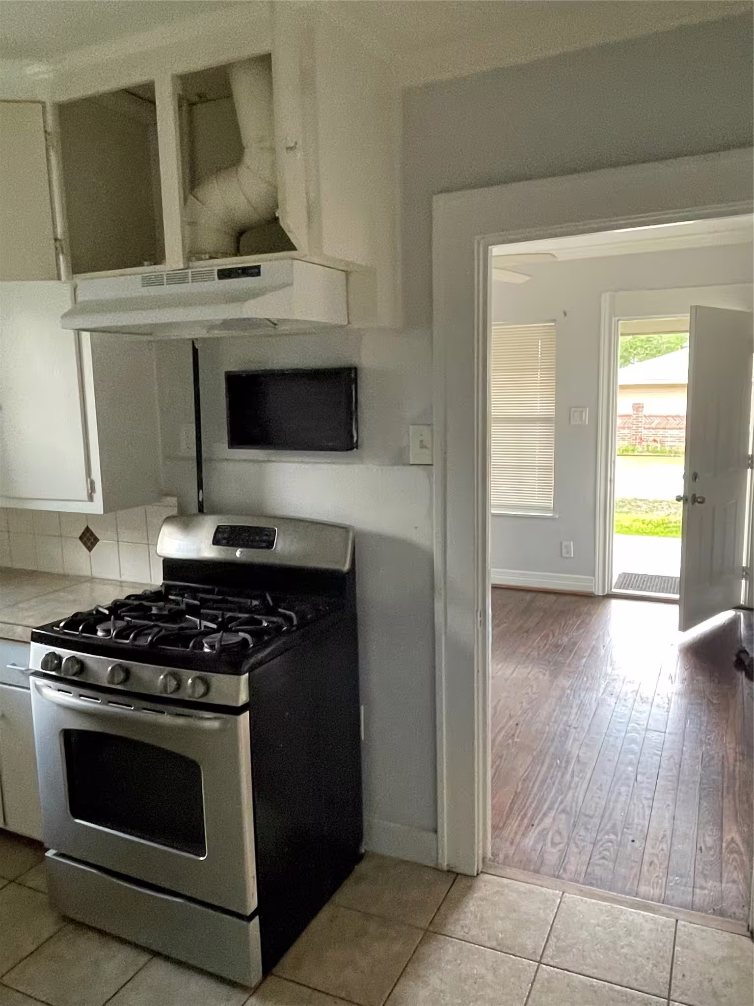 Photo 2 of 3815 Baden Street, Houston, TX