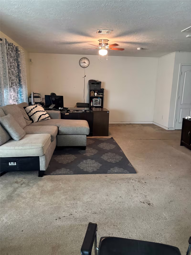 Photo 4 of 911 Belshear Court, Houston, TX