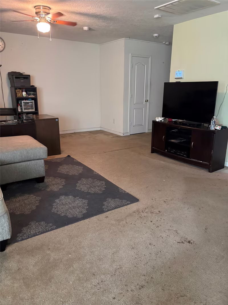 Photo 5 of 911 Belshear Court, Houston, TX