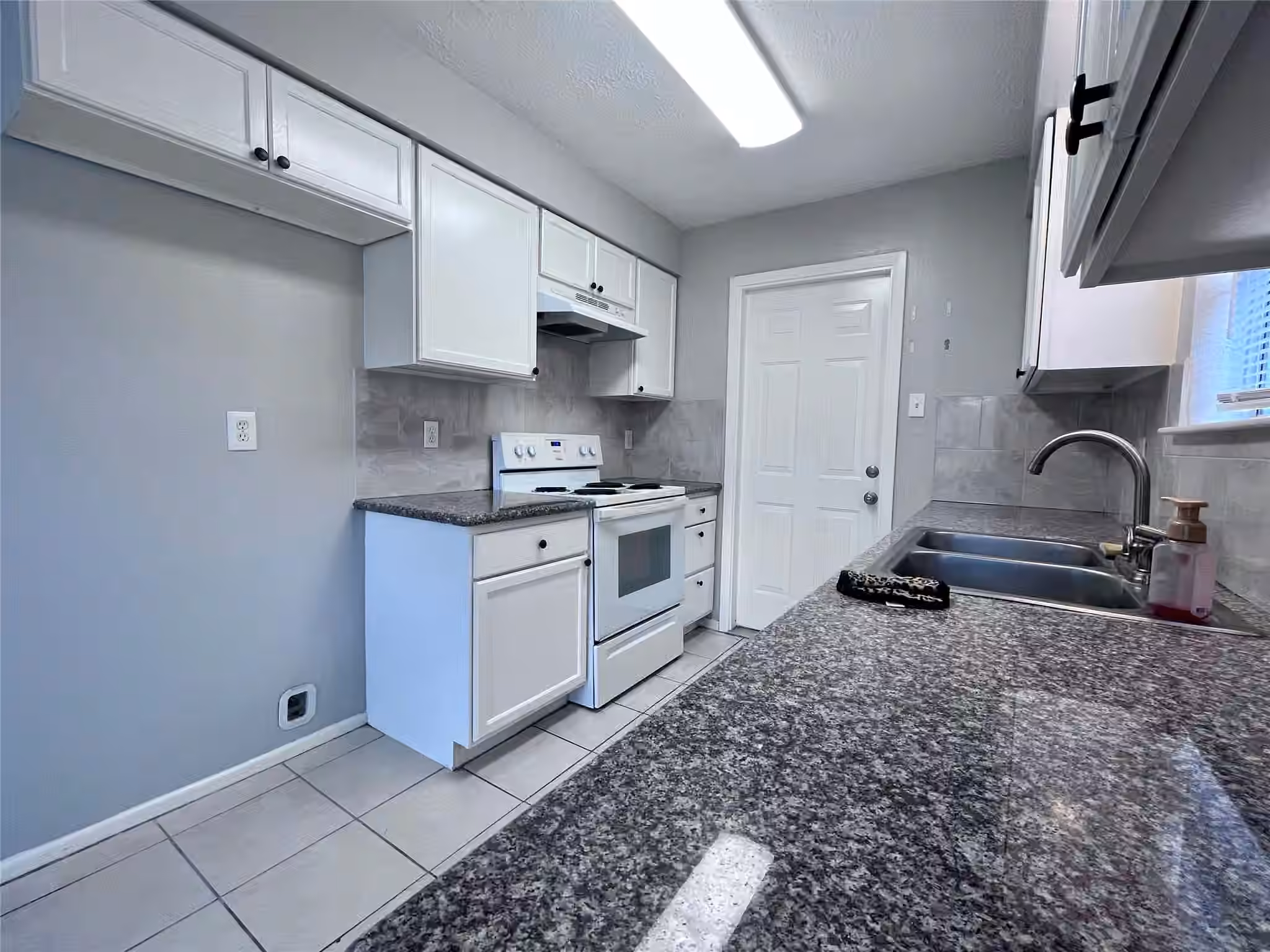 Photo 6 of 10135 Fernstone Lane, Houston, TX