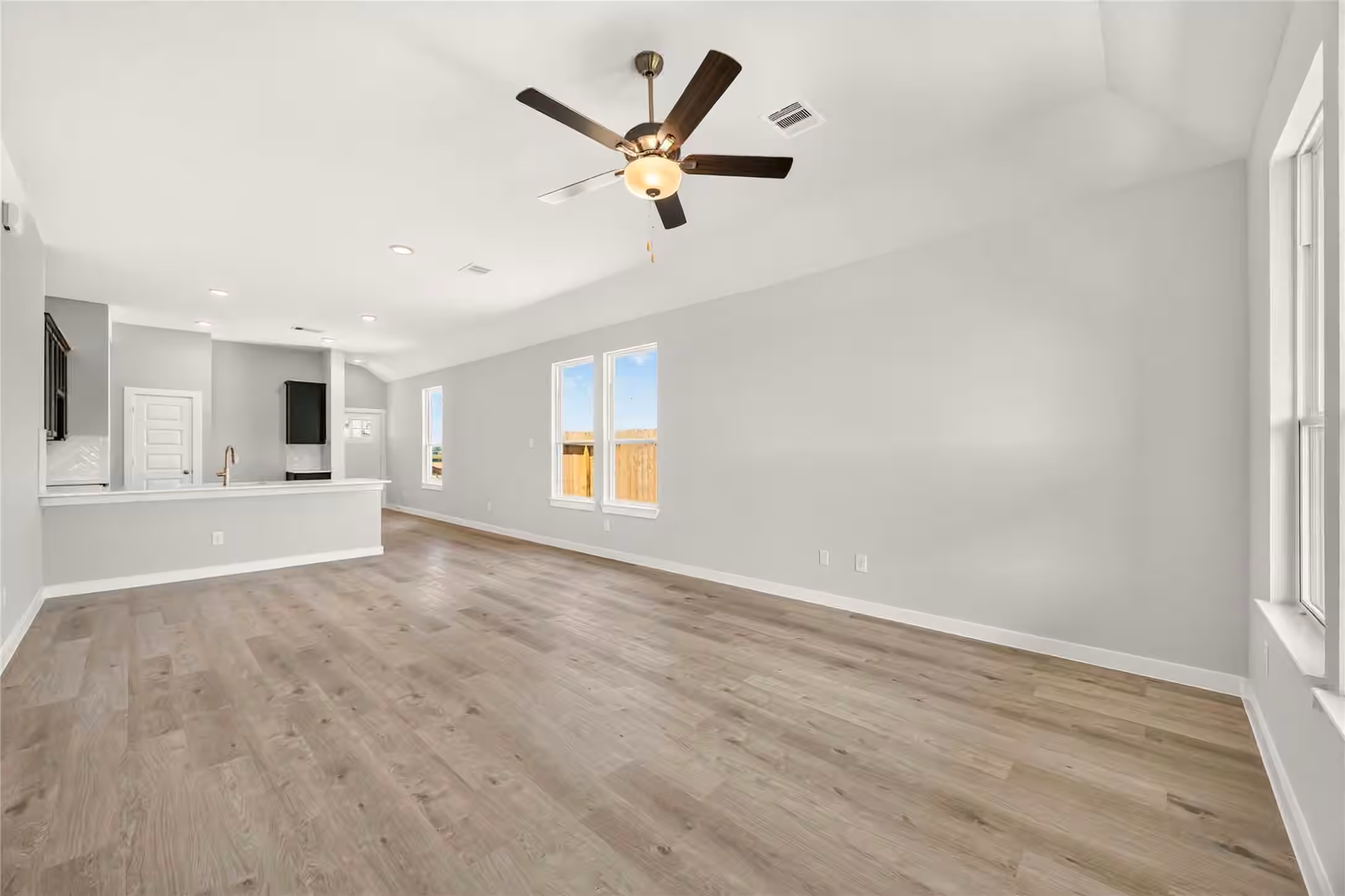 Photo 5 of 11925 Avian Avenue, Conroe, TX