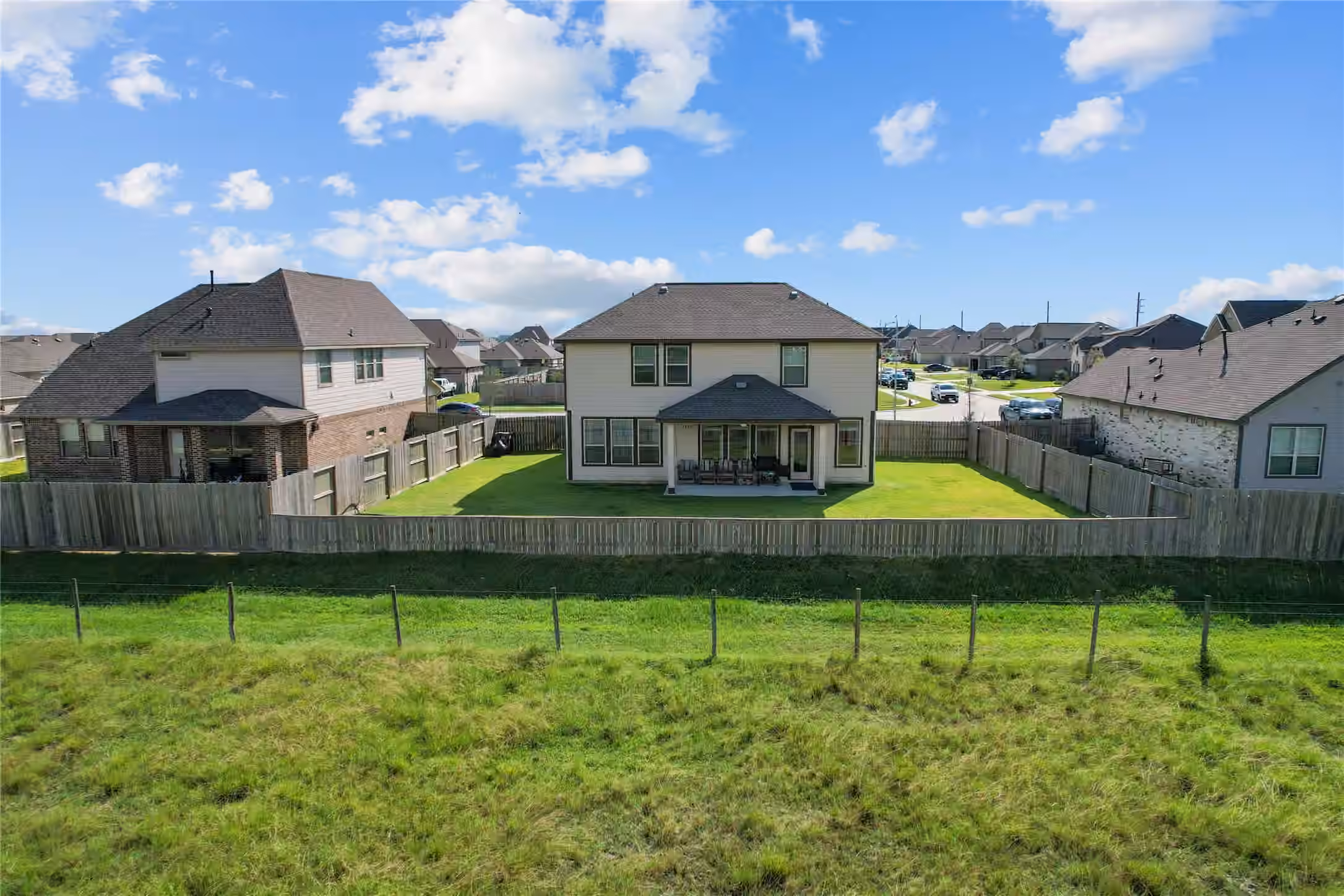 Photo 2 of 7207 Hillside Avenue, Mont Belvieu, TX