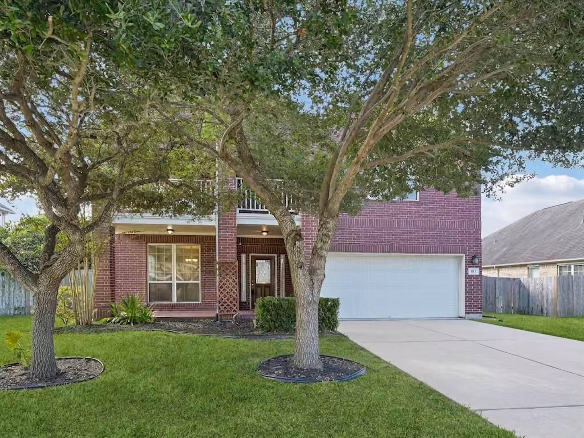 Photo 2 of 811 Arlington Pointe Drive, League City, TX