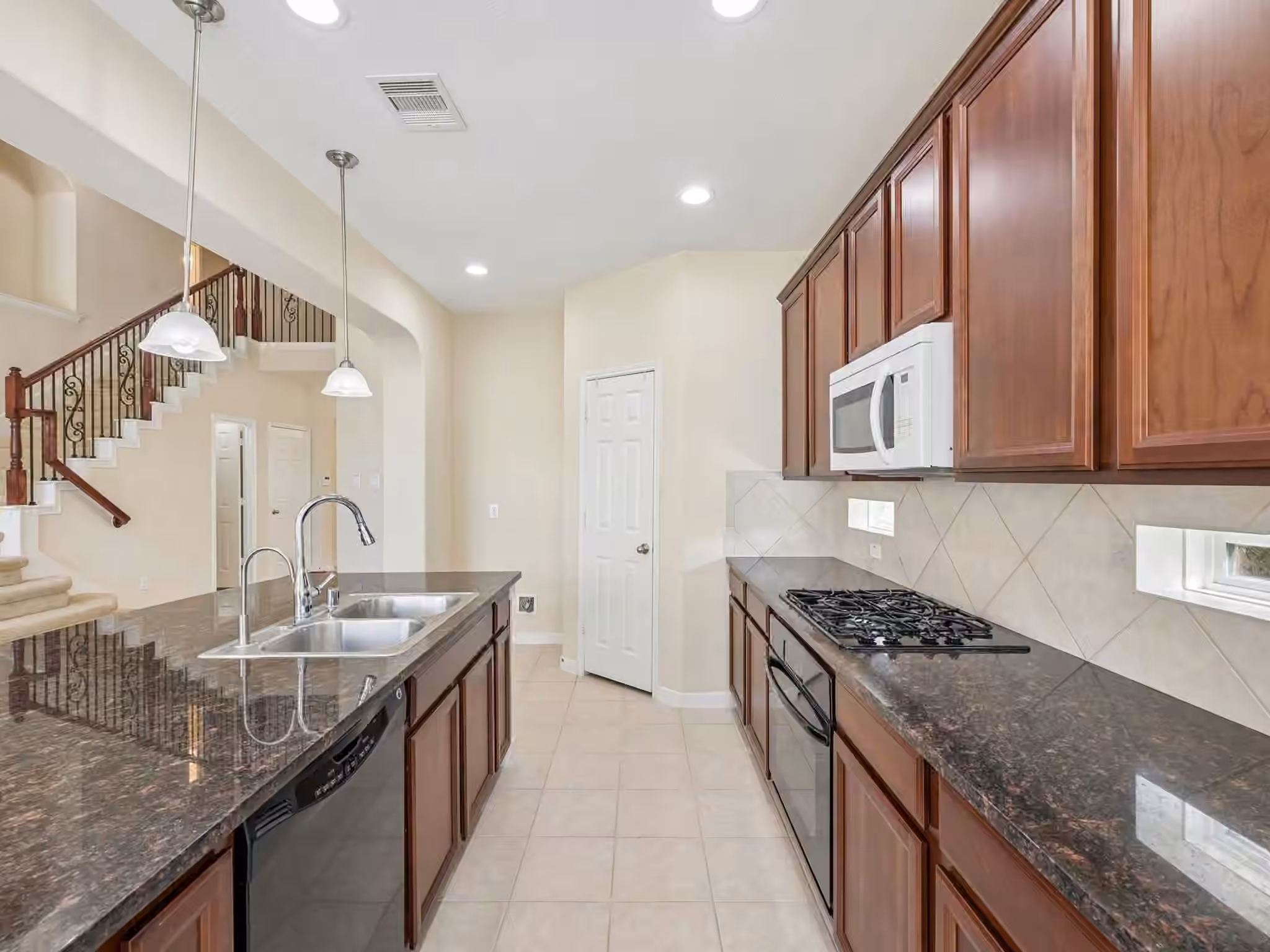 Photo 6 of 811 Arlington Pointe Drive, League City, TX
