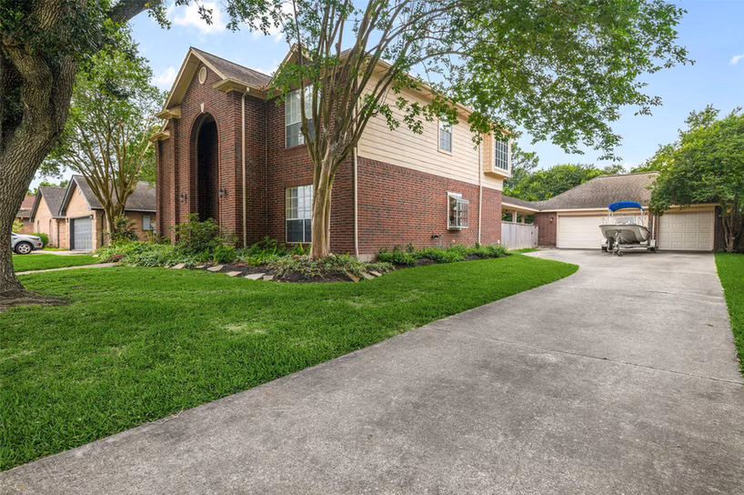 Photo 2 of 1735 Les Talley Drive, El Lago, TX