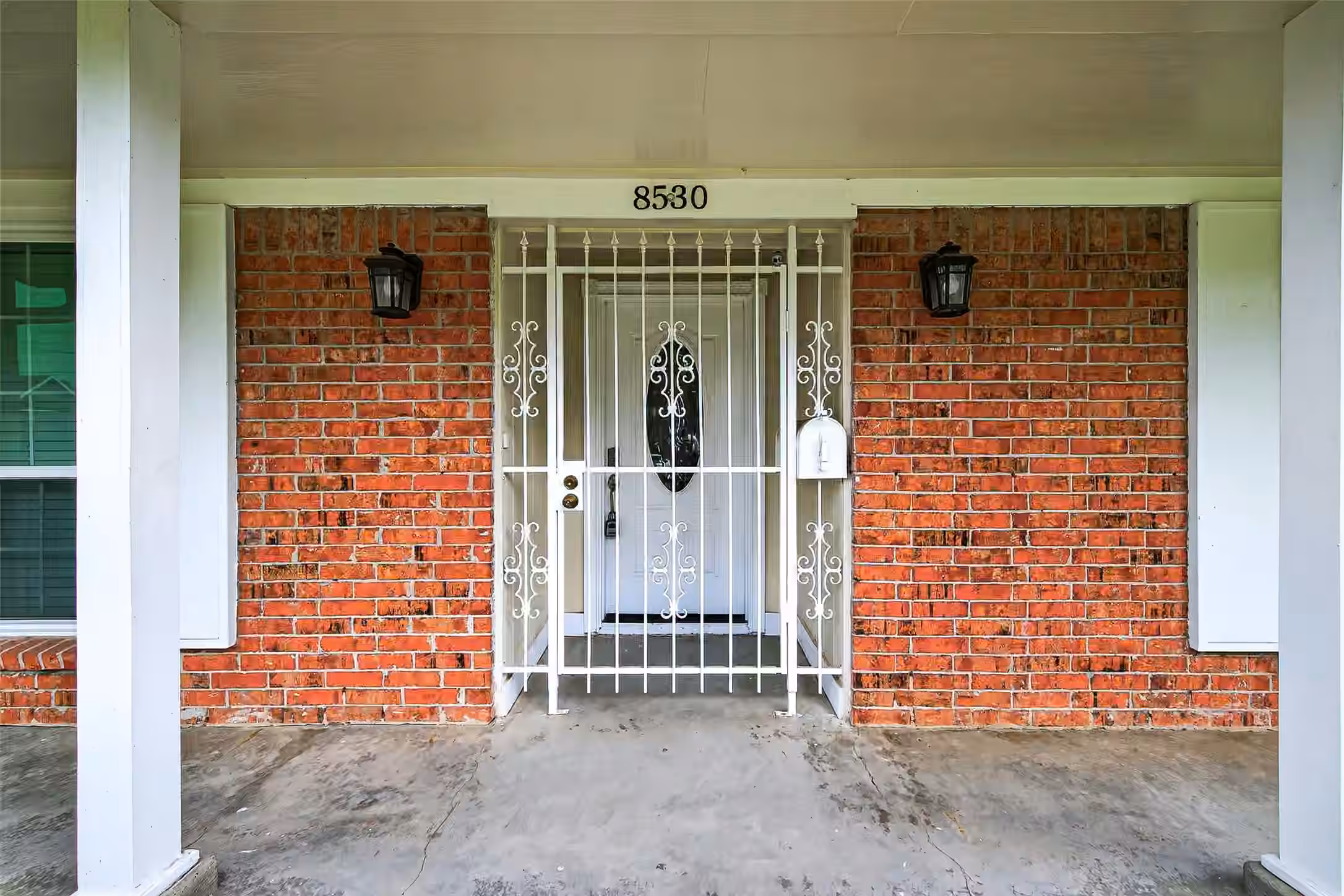 Photo 2 of 8530 Roos Road, Houston, TX