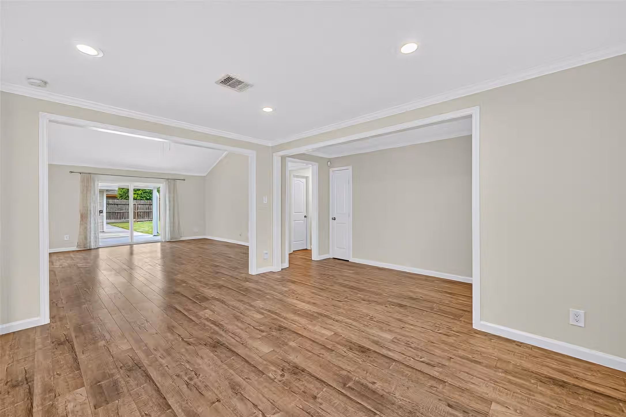 Photo 5 of 8530 Roos Road, Houston, TX