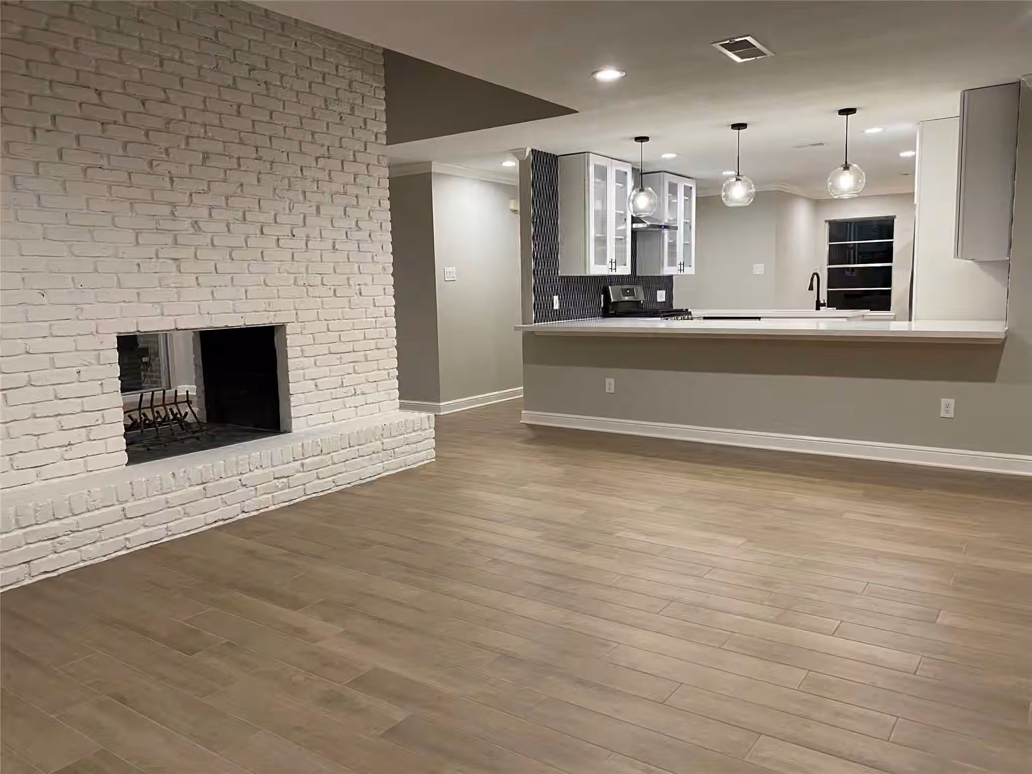 Photo 6 of 10610 Chevy Chase Drive, Houston, TX