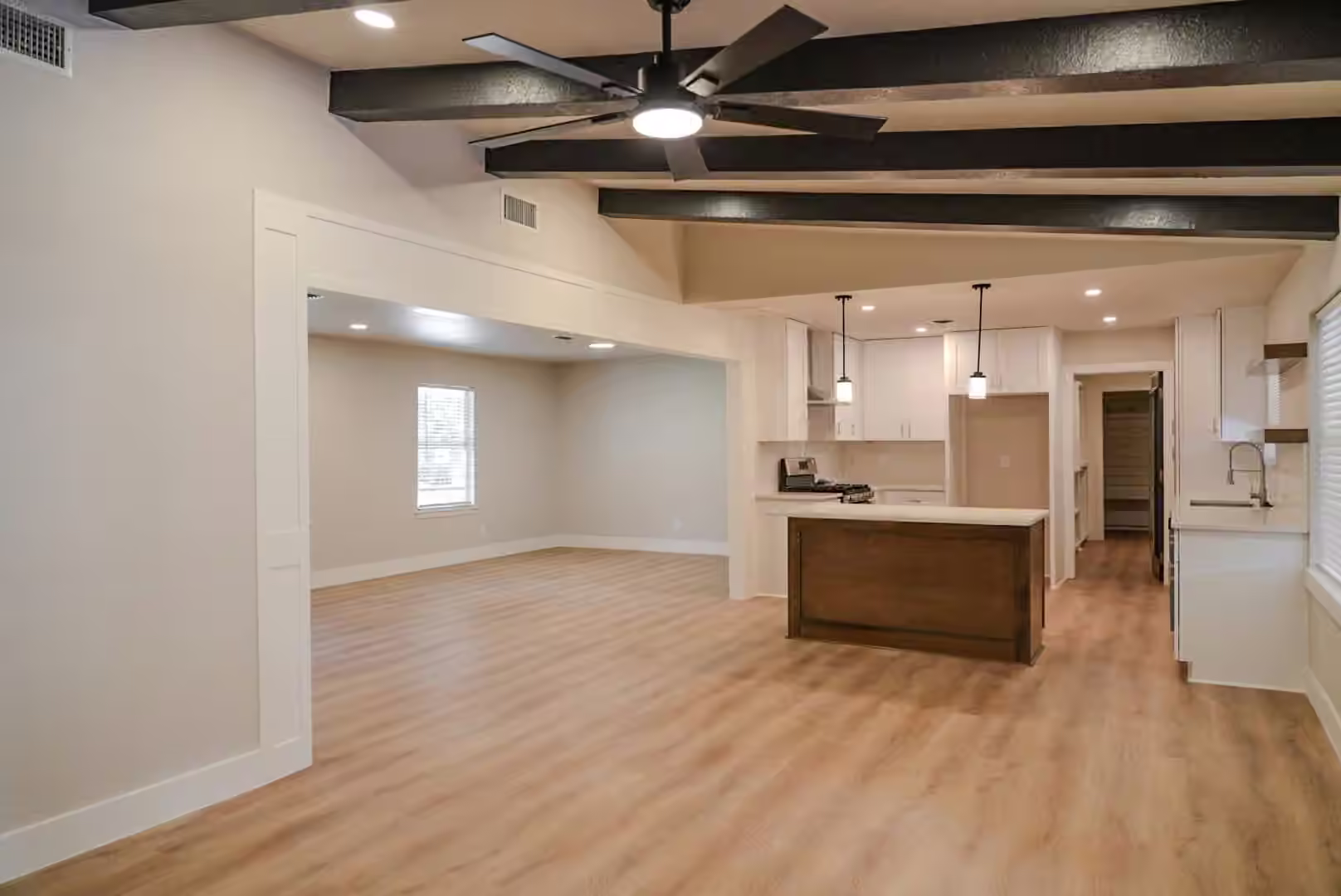 Photo 7 of 800 Rosewood Drive, Baytown, TX