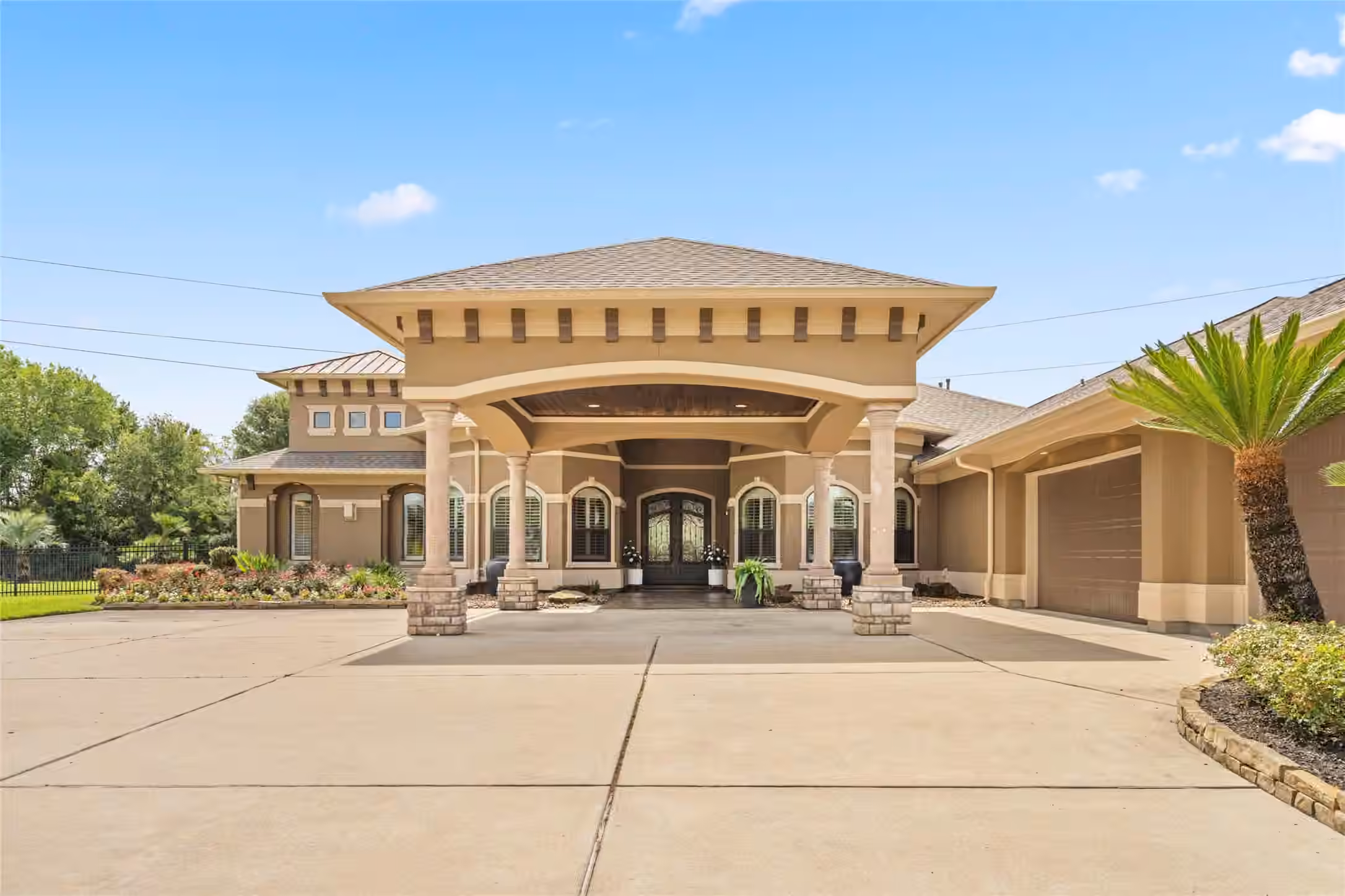 Photo 3 of 3020 Bridle Path, Friendswood, TX