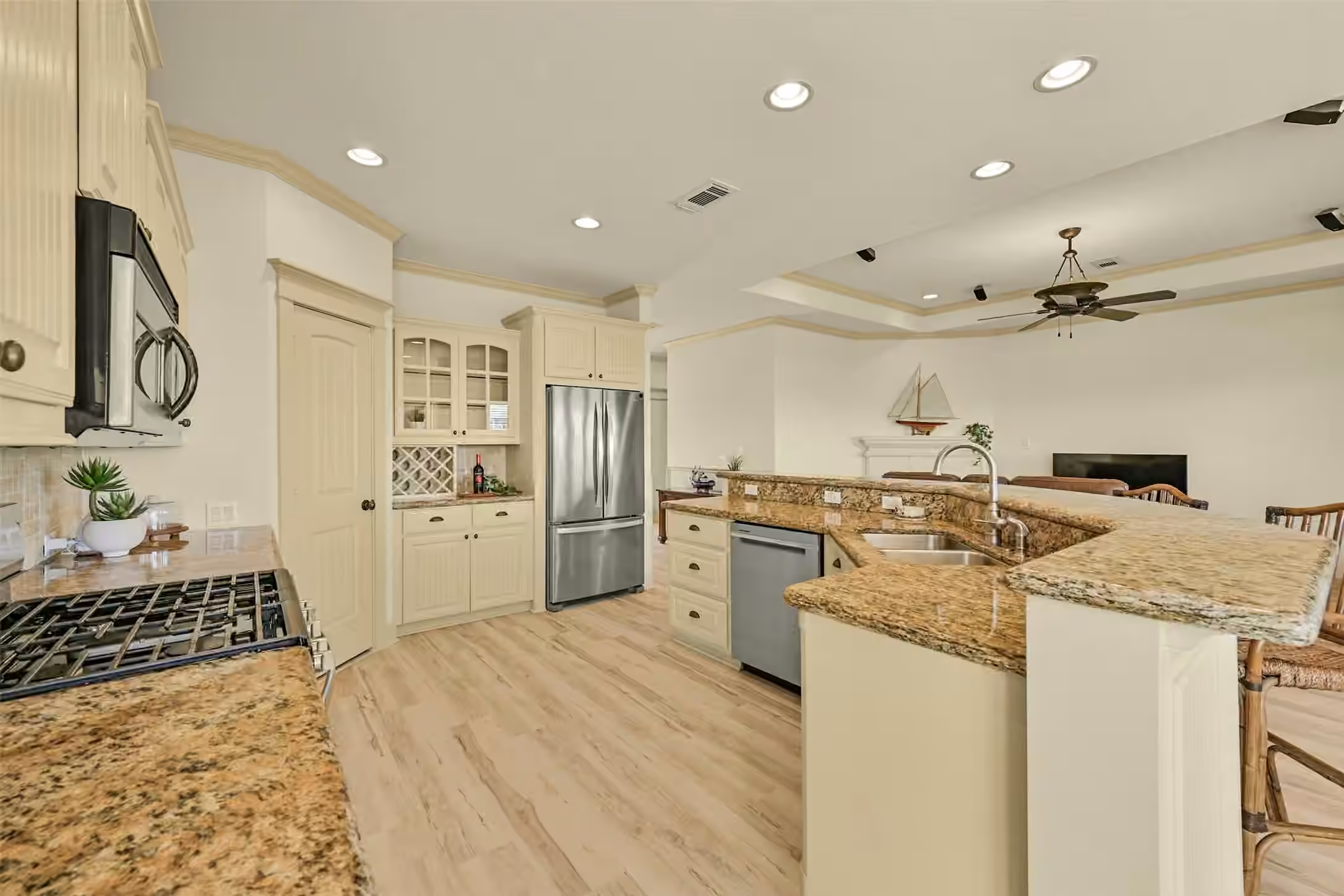 Photo of 13610 Windlass Circle, Galveston, TX 77554
