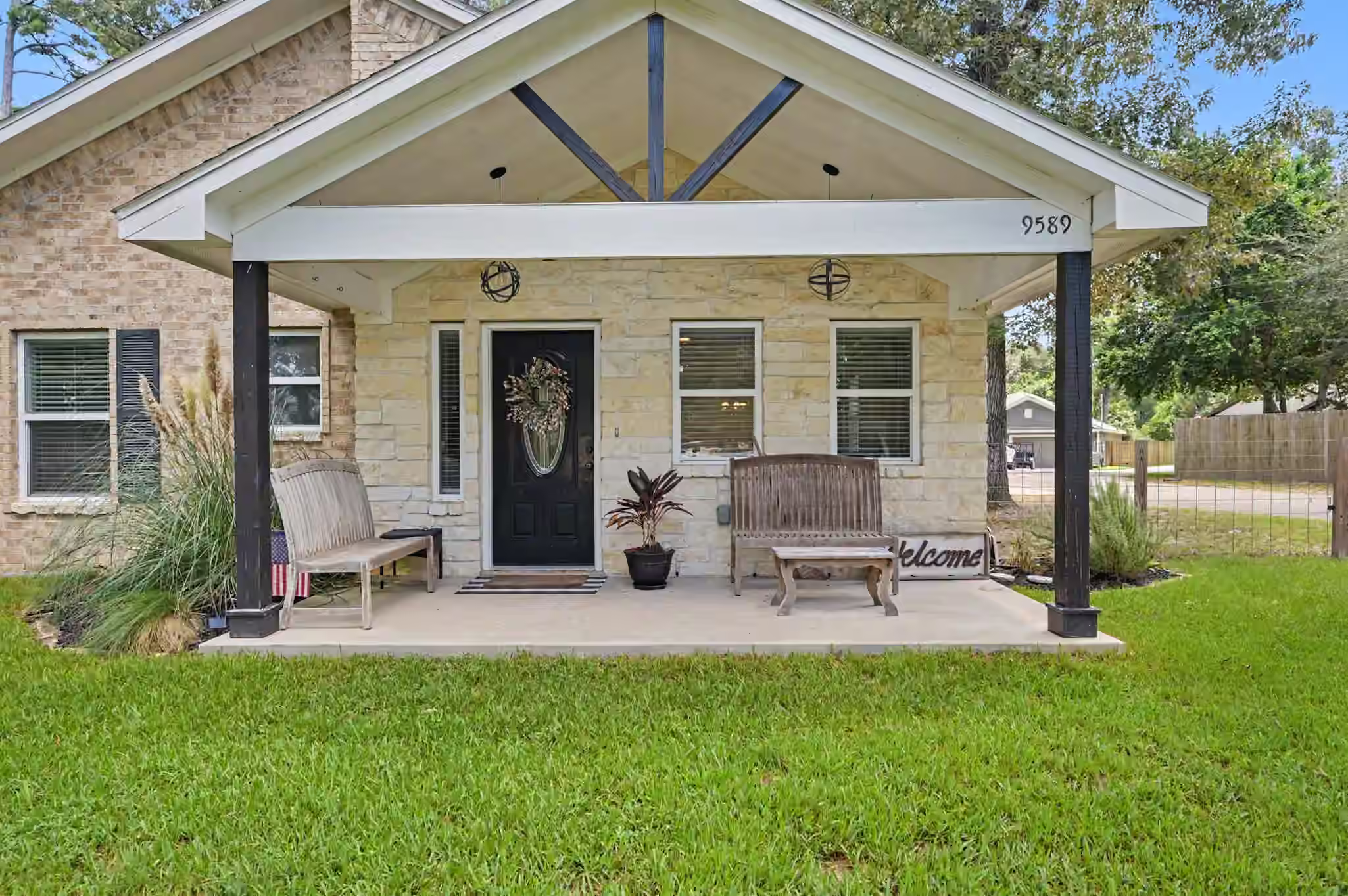 Photo 4 of 9589 Thousand Oaks Loop, Montgomery, TX